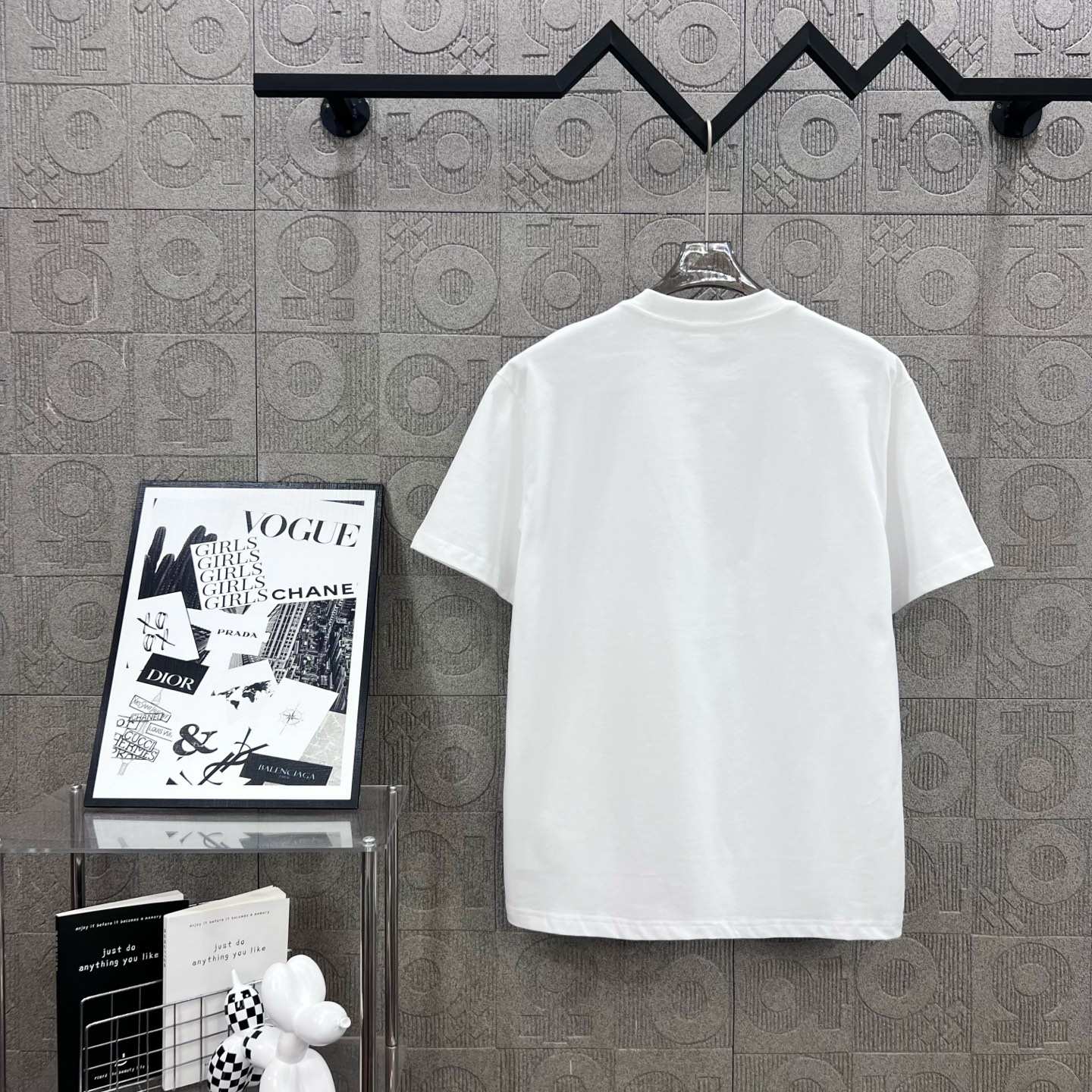 Fendi Roma Printed Crewneck T-Shirt - Lightweight Cotton, Relaxed Fit 5 i1750450158973 8545 0 1