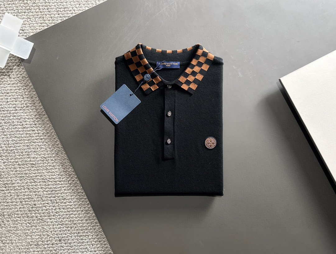 NO:137721,LV top base artifact, imported private goods, high-end Tennis POLO short-sleeved sweater, solid color simple counter style, fashionable and luxurious, unquestionable quality, excellent upper body effect, same style on the luxury official website, style counter size M-3XL, maximum wear 200 catties, louis vuitton, T-shirt, alexander wang19860909LV 顶级打底神器 进口私货,高端天丝POLO短袖毛衫 纯色简约专柜款 时尚不失奢华 品质毋庸置疑 上身效果超赞,奢华官网同款 款式专柜尺码 M-3XL 最大穿200斤,,louis vuitton,T-shirt,alexander wang,Men's clothing