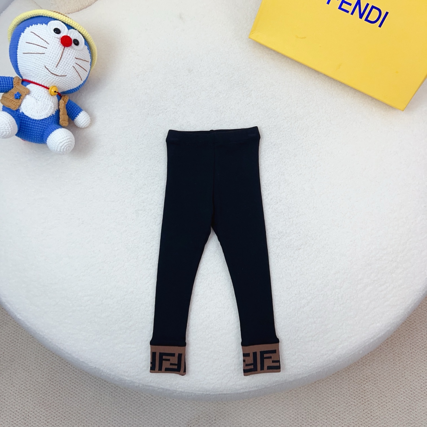 Tallas: 90-170 @78 yuan sin descuento. Nuevo producto de otoño/invierno 2025, leggings Fendi, prenda versátil, elegante…