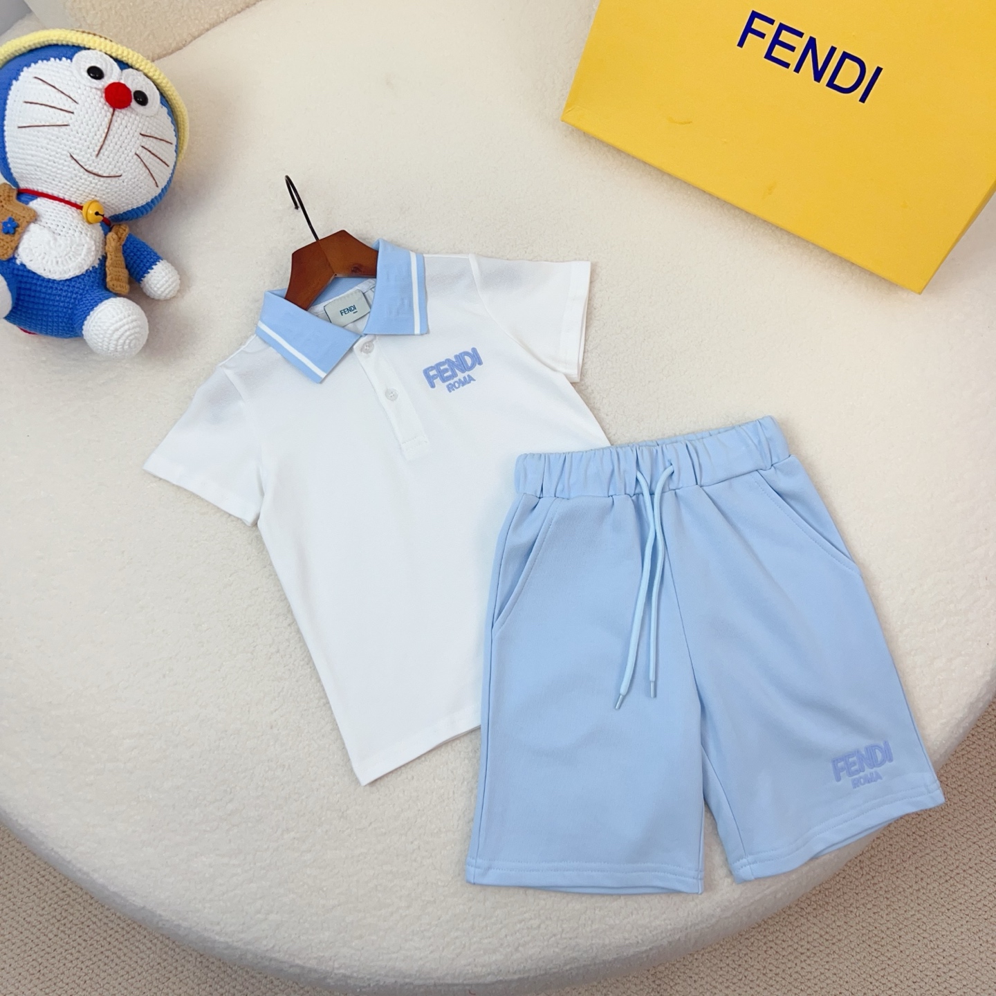 Venta en stock, con tres etiquetas completas. Tallas: 90-100-110-120-130-140-150 cm. Para niños mayores @158 yuanes sin…