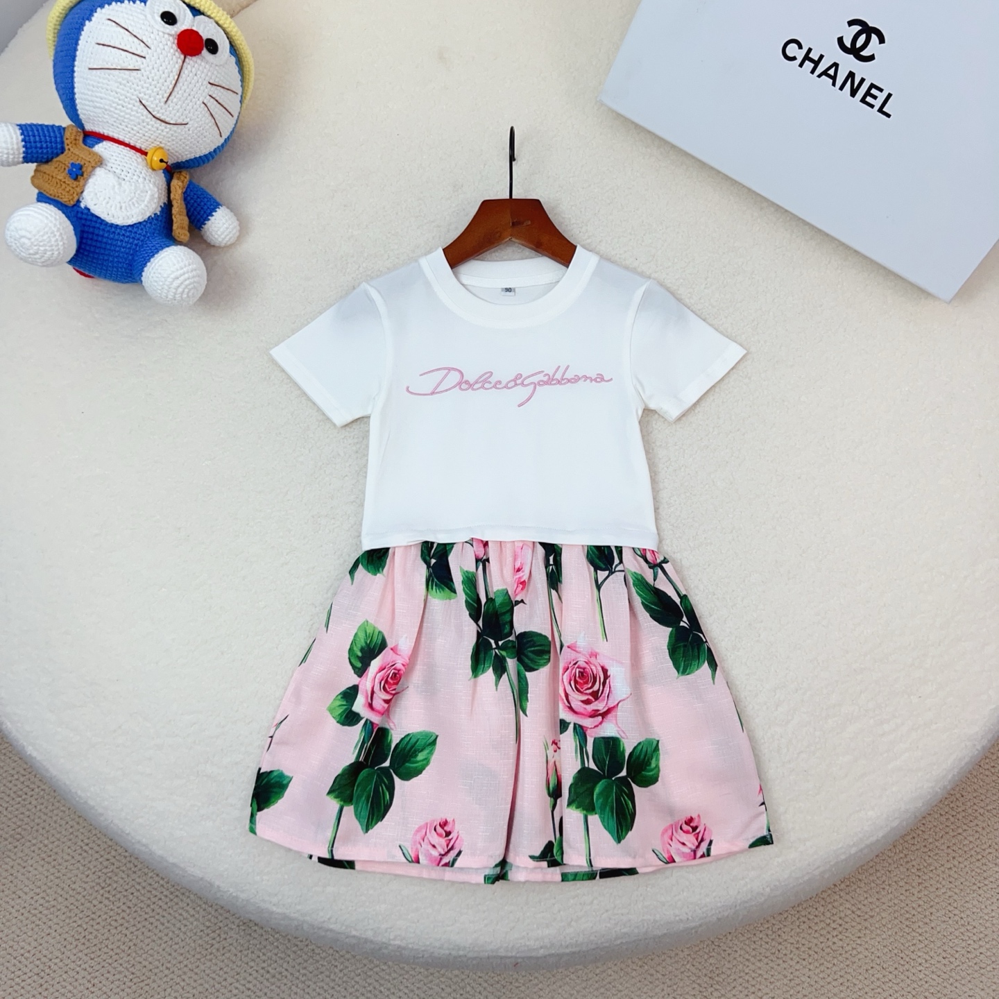 En stock, con etiquetas completas. Tallas: 90-100-110-120-130-140-150cm ¥128 yuan sin descuento. Vestido de niña DG, di…