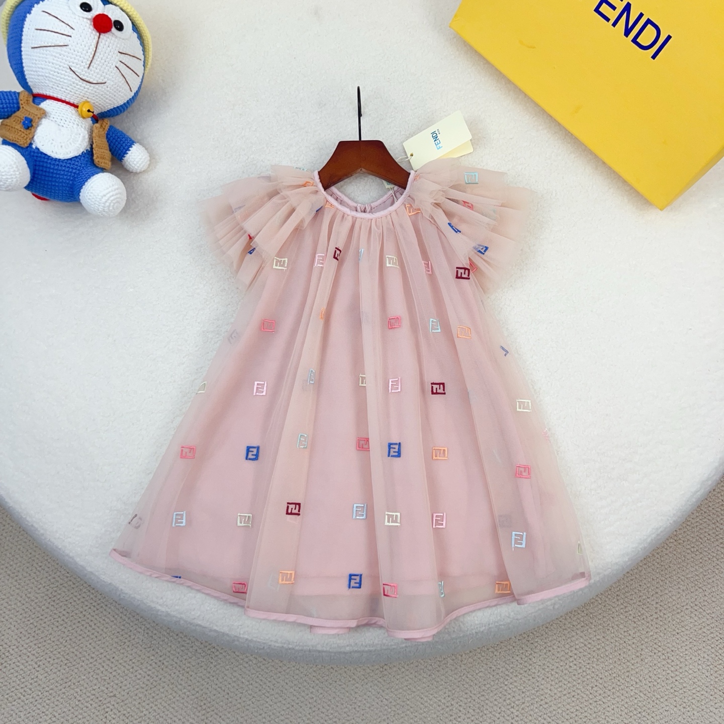 Tallas: 90-160cm @288 sin descuento, en stock. Vestido de malla FD con mangas volantes bordadas de alta costura, demasi…