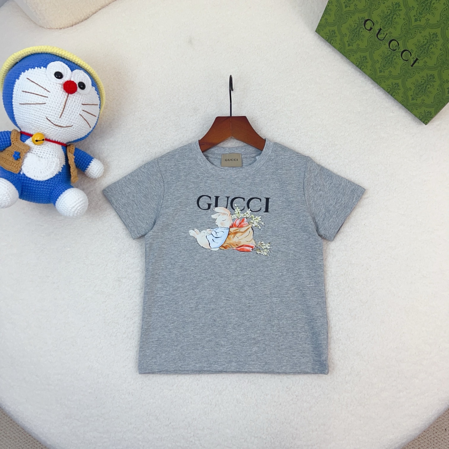 Gris espacial 90-150cm gran volumen sin faltantes @59 160-170cm gran volumen sin faltantes @69 Camiseta de cuello redon…