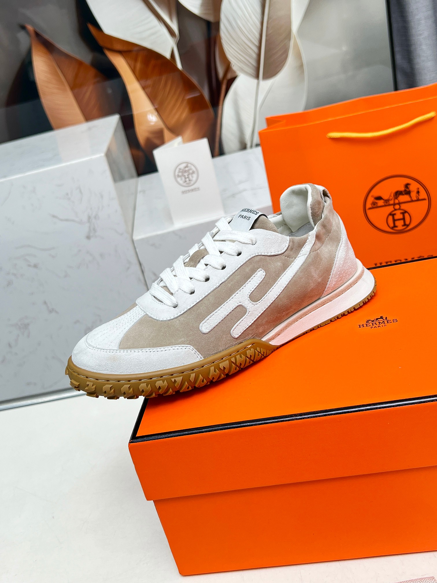 NO:260840,The original copy hits HERMES.2025 classic upgraded fabric imported from Yangjing, inner lining: sheepskin. The footbed sheepskin super classic Hermes casual shoes. Wear you are the queen. The last of the law resists. The classics in the classics. Every time they are on the shelves, they are immediately sold out. When the size is 35-42, the colors are as shown in the picture. Packaging and matching Hermes original box certificate bag   handbag (42 customized), casual shoes/sports shoes, hermes, hermes, sneakers, sheepskin, sheep19860909原版复制爆款来袭HERMES.2025经典升级版面料进口羊京,内里:羊皮里.垫脚羊皮里超级经典的爱马仕休闲鞋.穿上你就是女王.法抗拒的楦头.经典中的经典.每次一经上架立马被抢购一空.时. 尺码35-42颜色如图 包装配套爱马仕原装盒合格证布袋＋手提袋（42订做）,休闲鞋/运动鞋,hermes,hermes,sneakers,sheepskin,sheep,Women's Shoes