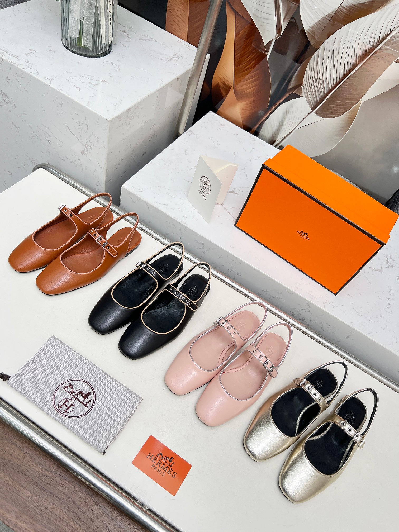 NO:240729,H home, early spring flat-soled rear empty sandals, imported fabric sheepskin, inner sheepskin, footbed sheepskin. Size 35-42, genuine leather sole high version, sandals, sandals, sheepskin19860909H家,早春平底后空凉鞋,面料进口羊皮,内里羊皮,垫脚羊皮.35-42码,真皮底高版本,凉鞋,sandals,sheepskin,Women's Shoes