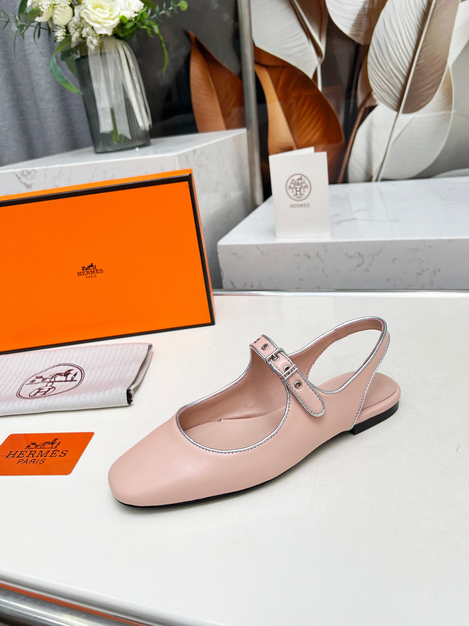 NO:240727,H home, early spring flat back empty sandals, imported fabric sheepskin, inner sheepskin, footbed sheepskin. Size 35-42, genuine leather sole high version, sandals, sandals, sheepskin19860909H家,早春平底后空凉鞋,面料进口羊皮,内里羊皮,垫脚羊皮.35-42码,真皮底高版本,,凉鞋,sandals,sheepskin,Women's Shoes