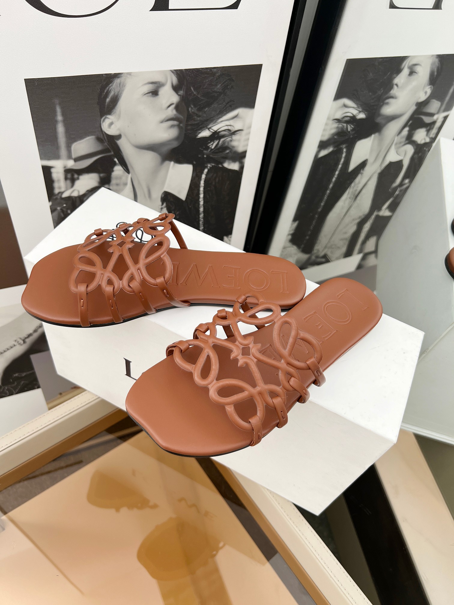 NO:264862,2025 hot sandals, Royway, four colors available. 35-42.. (43 customized),... 40 leather soles, slippers, slippers198609092025火爆凉拖,罗伊威,四色可选.35-42..（43订做）,..皮底加40,拖鞋,slippers,Women's Shoes