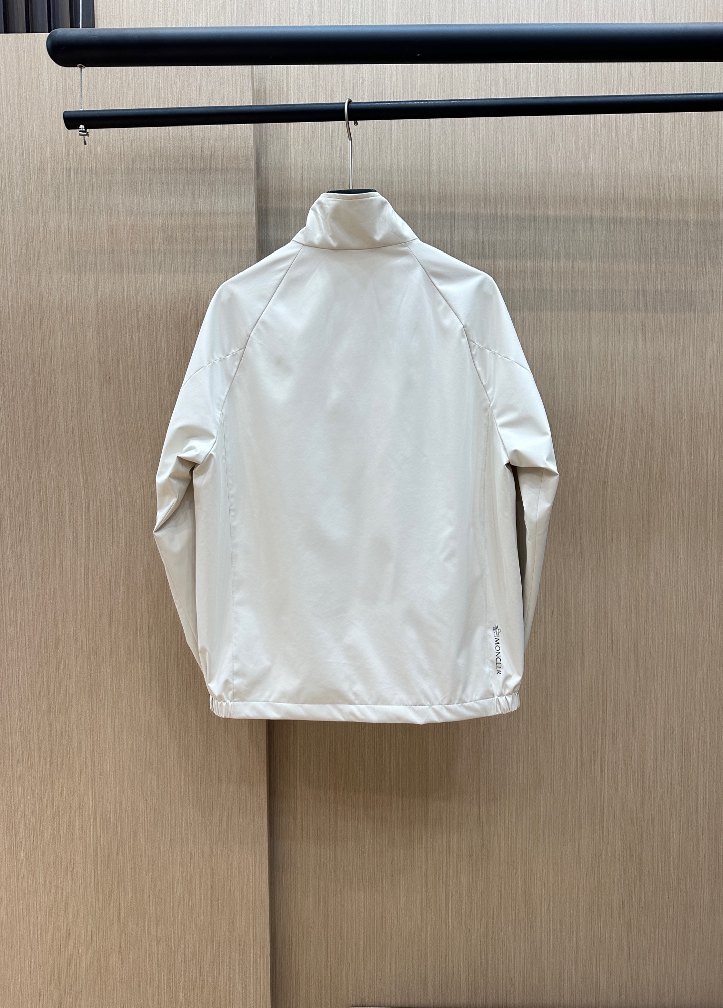  Moncler早春款2025最新款时尚设计师款夹克外套.处处细节显工艺足够的高级   结构性剪裁的设计
