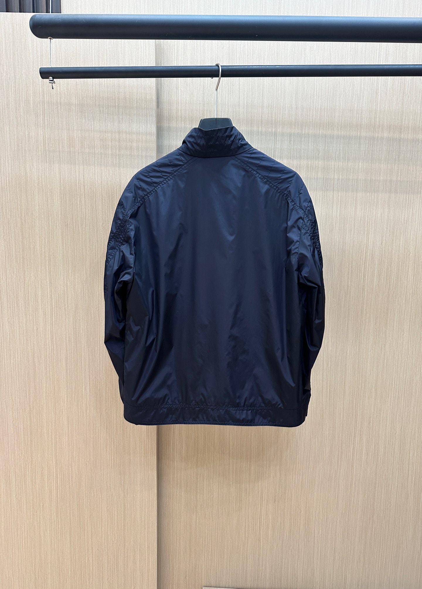  Moncler早春款2025最新款时尚设计师款夹克外套.处处细节显工艺足够的高级   结构性剪裁的设计