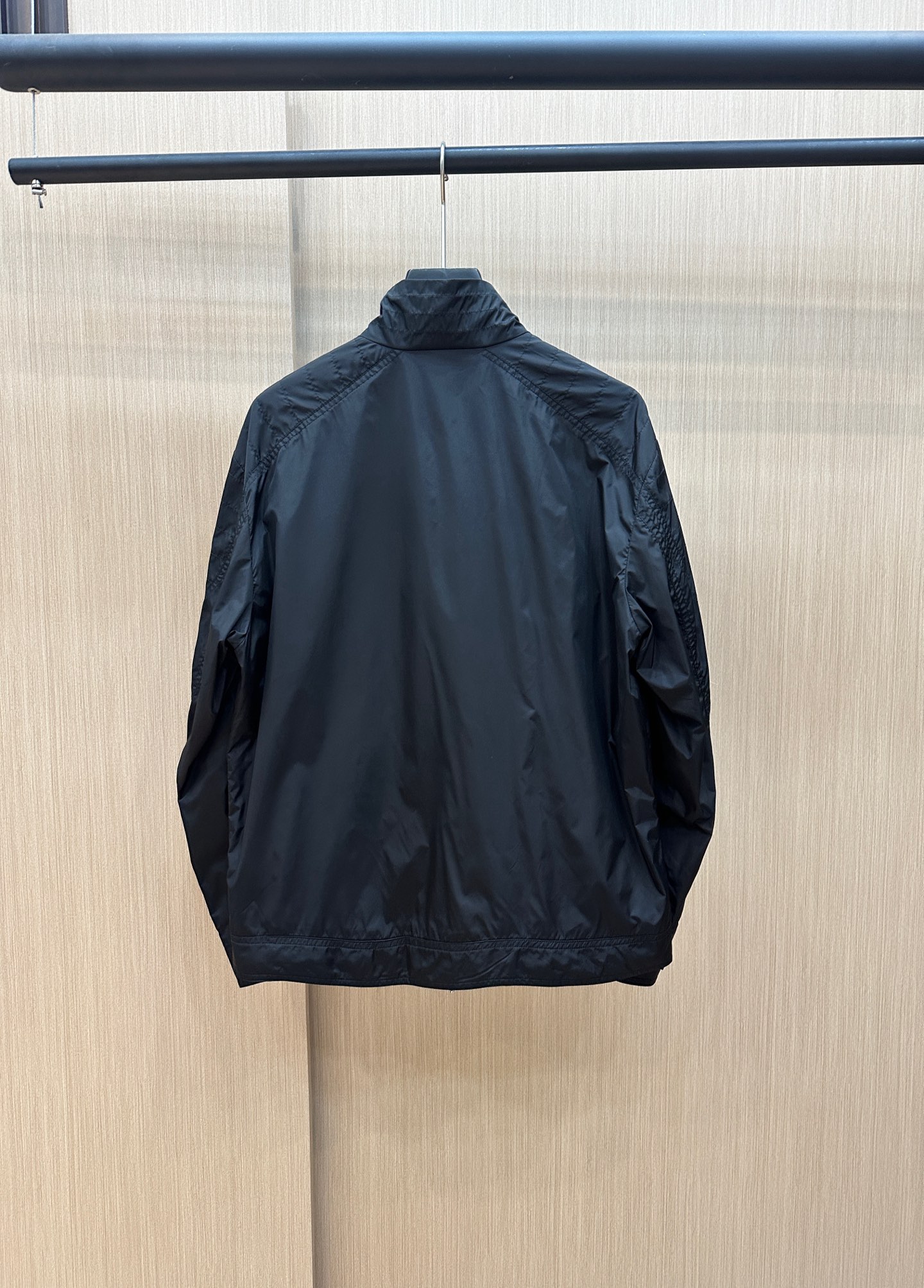 Moncler早春款2025最新款时尚设计师款夹克外套.处处细节显工艺足够的高级   结构性剪裁的设计