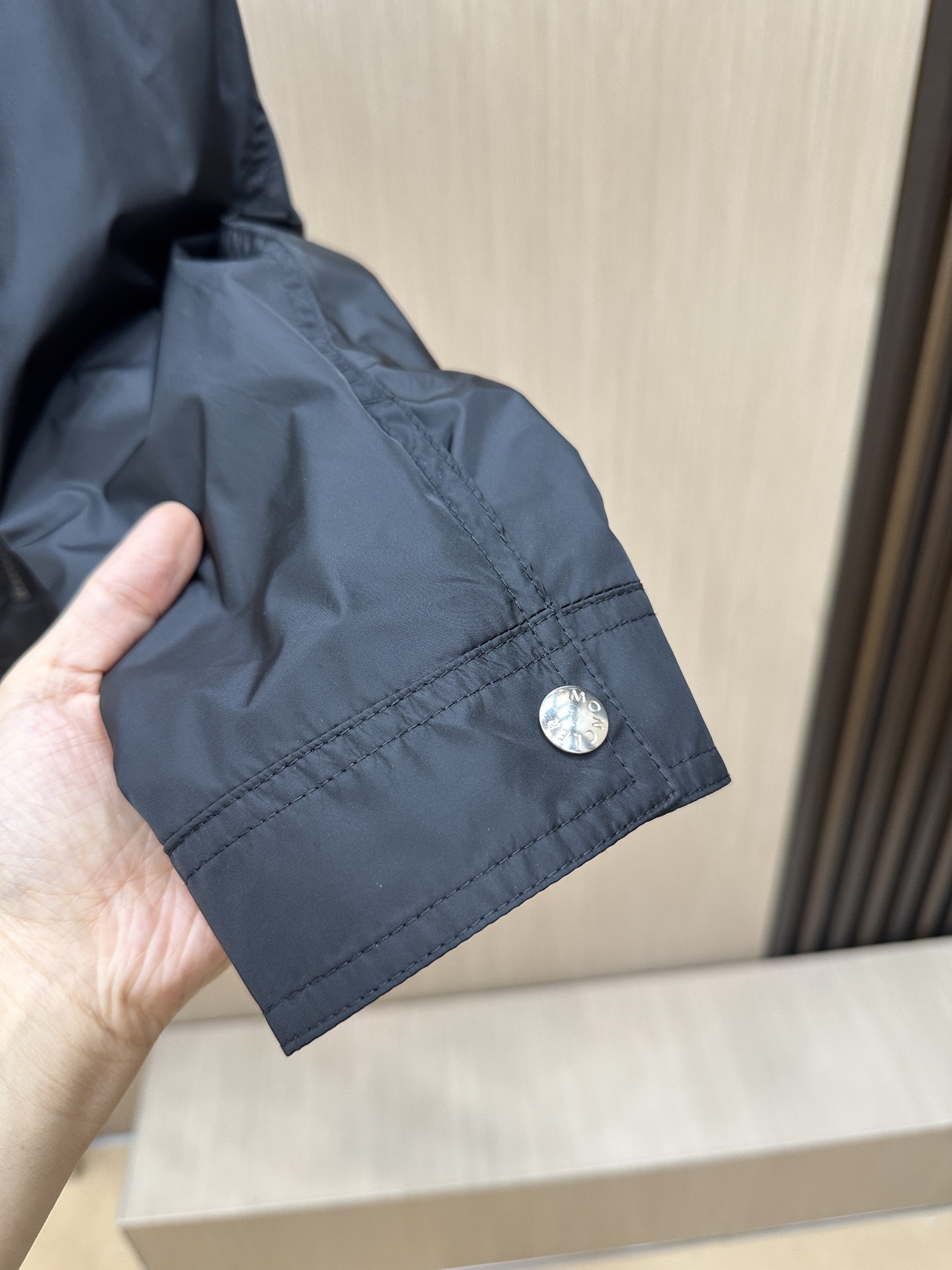  Moncler早春款2025最新款时尚设计师款夹克外套.处处细节显工艺足够的高级   结构性剪裁的设计