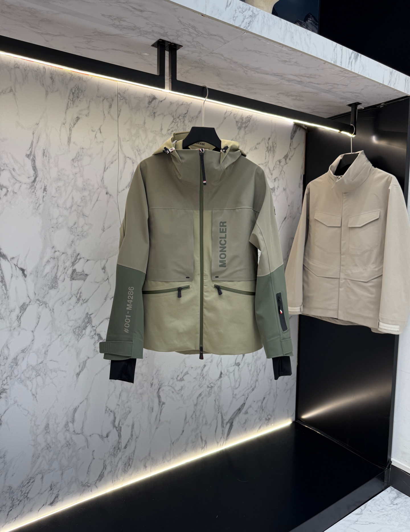 NO:519281,New product Moncler autumn style 2025 latest fashion designer jacket. Details everywhere show the design changes of high-end structural tailoring to show the diverse image changes of men, slim and neat, tailoring, meet the popular multi-layered outfits and versatile styles of life!  8504 digits 12345,,jackets & coats,jackets & coats,alexander wang19860909新品 Moncler秋款2025最新款时尚设计师款夹克外套.处处细节显工艺足够的高级结构性剪裁的设计改变来展现男士多样的形象变化,修身利落、剪裁合体,满足时下正流行的多层次穿搭,生活百搭款式！8504 码数12345,,jackets & coats,jackets & coats,alexander wang,Men's clothing