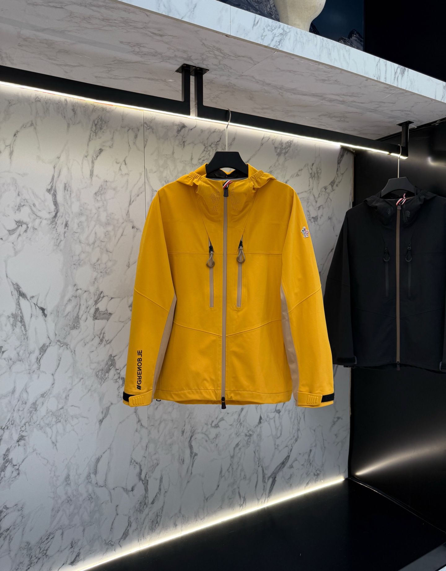 NO:519284,New product Moncler autumn style 2025 latest fashion designer jacket. Details everywhere show the design changes of high-end structural tailoring to show the diverse image changes of men, slim and neat, tailoring, meet the popular multi-layered outfits and versatile styles of life!  8505 digits 12345,,jackets & coats,jackets & coats,alexander wang19860909新品 Moncler秋款2025最新款时尚设计师款夹克外套.处处细节显工艺足够的高级结构性剪裁的设计改变来展现男士多样的形象变化,修身利落、剪裁合体,满足时下正流行的多层次穿搭,生活百搭款式！8505 码数12345,,jackets & coats,jackets & coats,alexander wang,Men's clothing