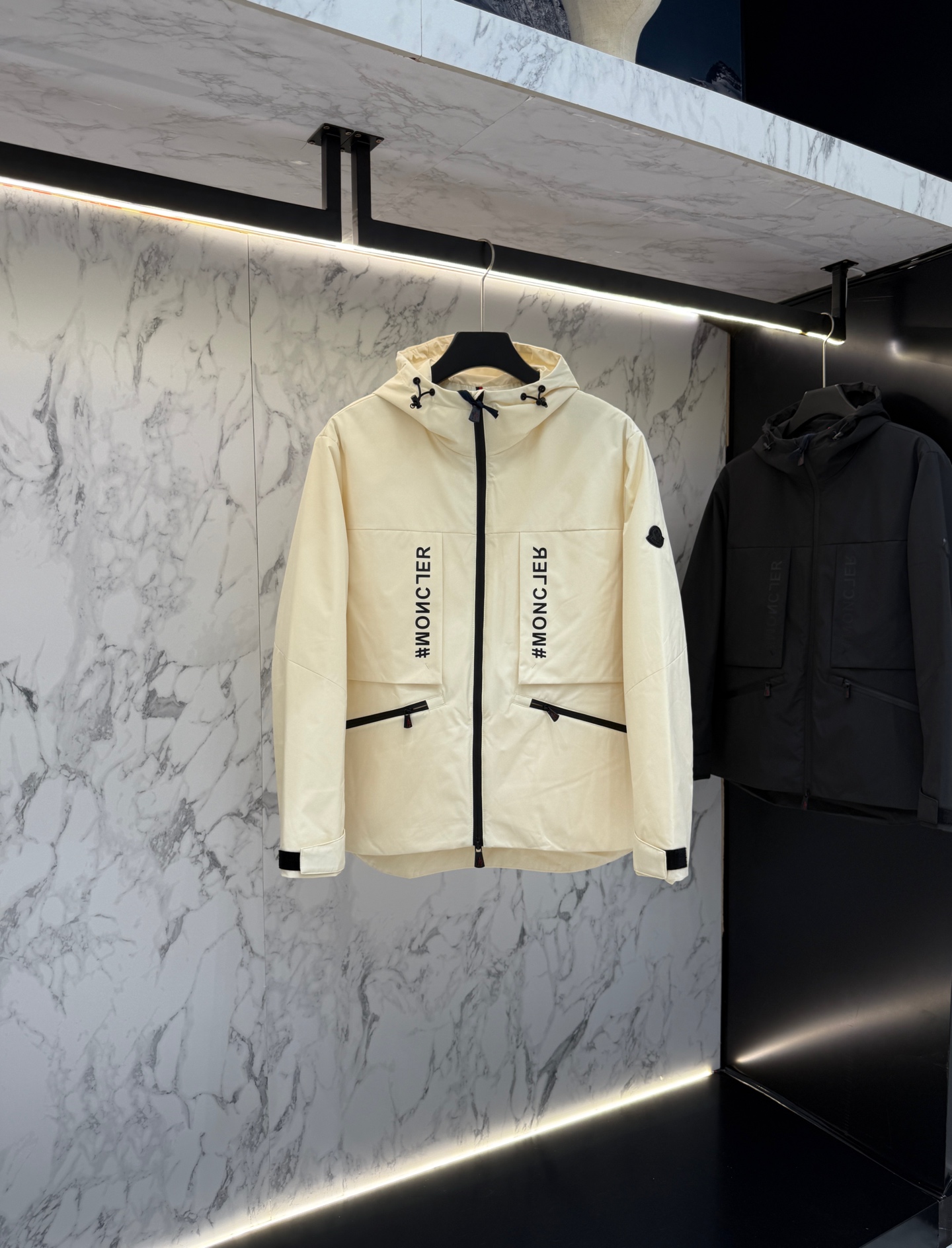 Moncler Jacket 07909