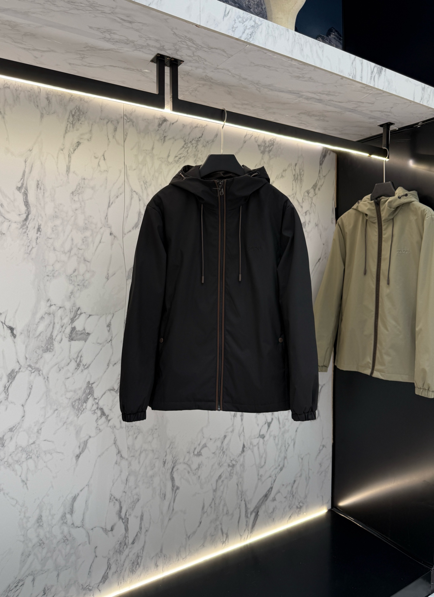 NO:474872,Zegna autumn 2025 latest fashion designer jacket. The details show the high-end structural tailoring design changes in every detail to show the diverse image changes of men, slim and neat, tailoring, meet the popular multi-layered outfits and versatile styles of life!  G:25J655 digits 48-56fjx,,jackets & coats,jackets & coats,alexander wang19860909Zegna秋款2025最新款时尚设计师款夹克外套.处处细节显工艺足够的高级结构性剪裁的设计改变来展现男士多样的形象变化,修身利落、剪裁合体,满足时下正流行的多层次穿搭,生活百搭款式！G:25J655 码数48-56fjx,,jackets & coats,jackets & coats,alexander wang,Men's clothing