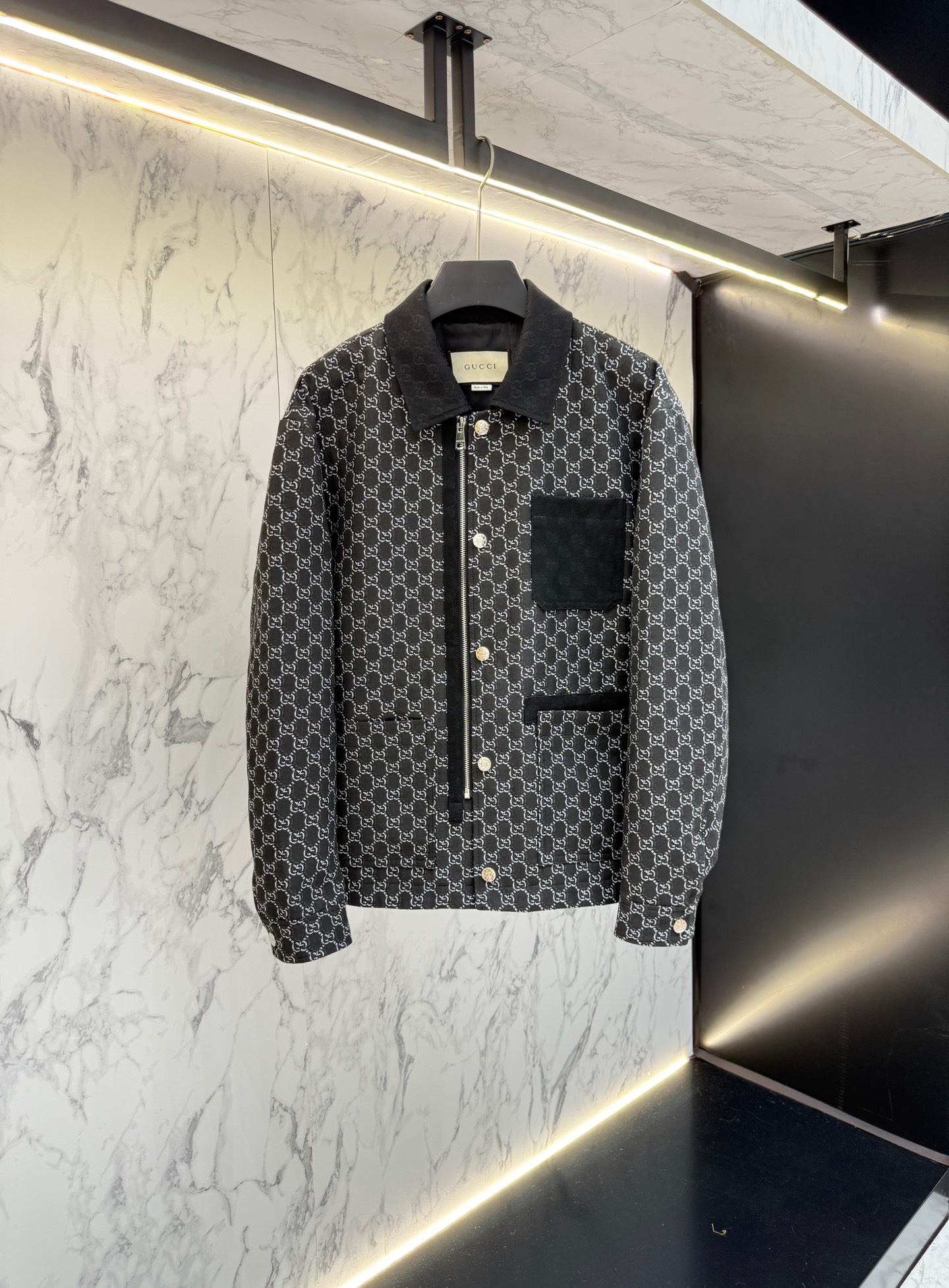 GUCCl 秋款2025最新款时尚设计师款夹克外套.处处细节显工艺足够的高级 结构性剪裁的设计改变来展现