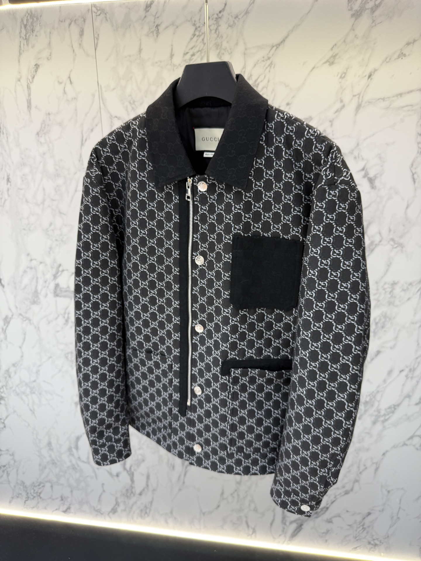 GUCCl 秋款2025最新款时尚设计师款夹克外套.处处细节显工艺足够的高级 结构性剪裁的设计改变来展现