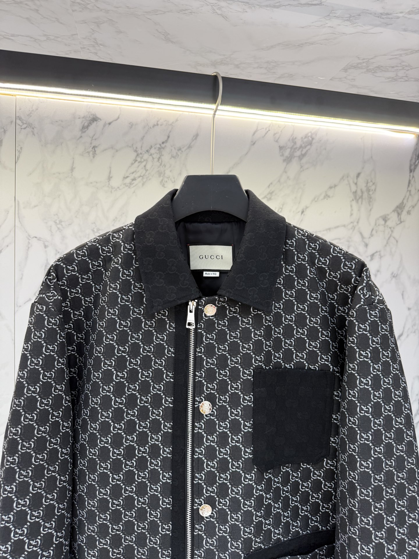 GUCCl 秋款2025最新款时尚设计师款夹克外套.处处细节显工艺足够的高级 结构性剪裁的设计改变来展现