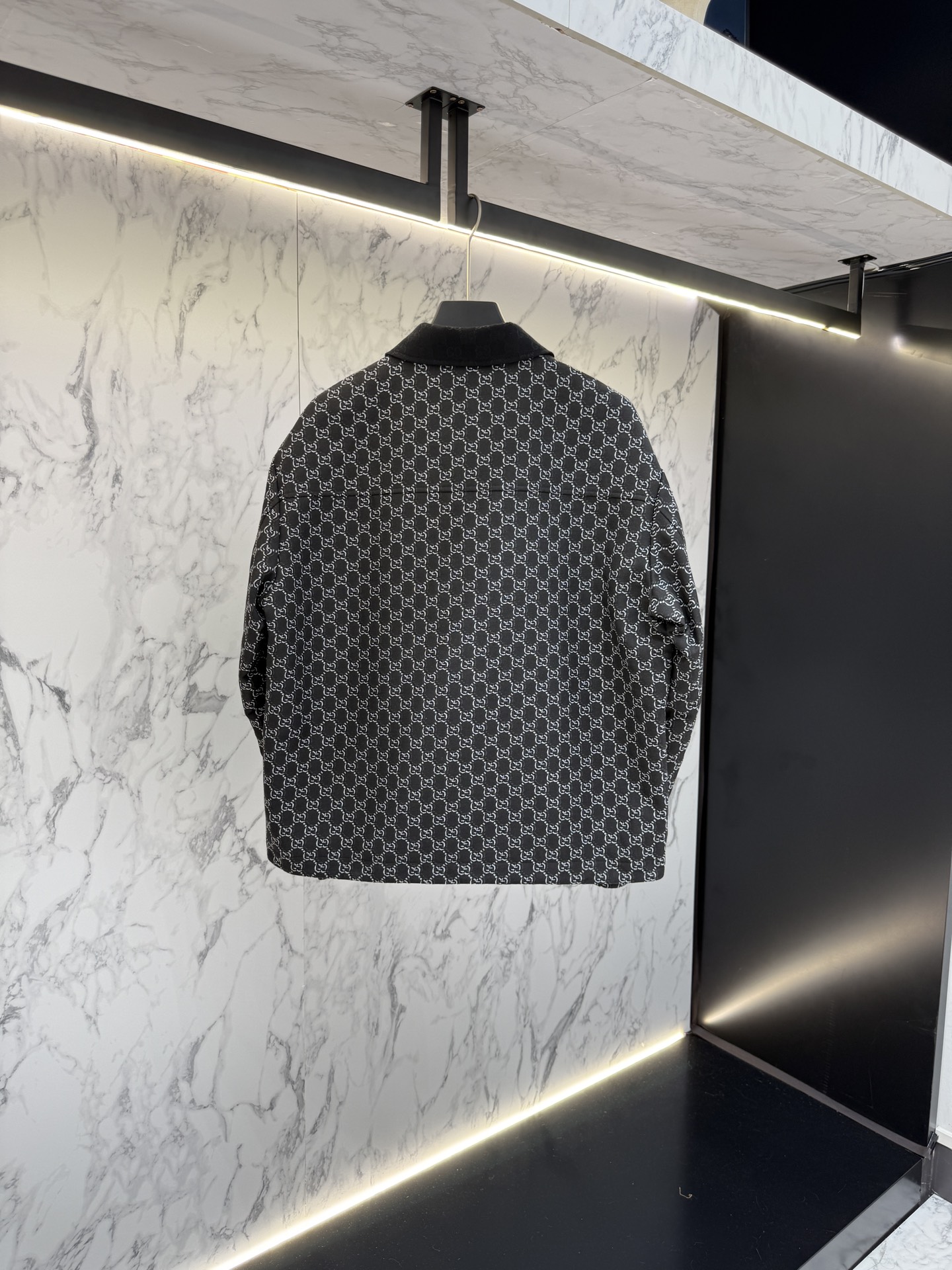 GUCCl 秋款2025最新款时尚设计师款夹克外套.处处细节显工艺足够的高级 结构性剪裁的设计改变来展现