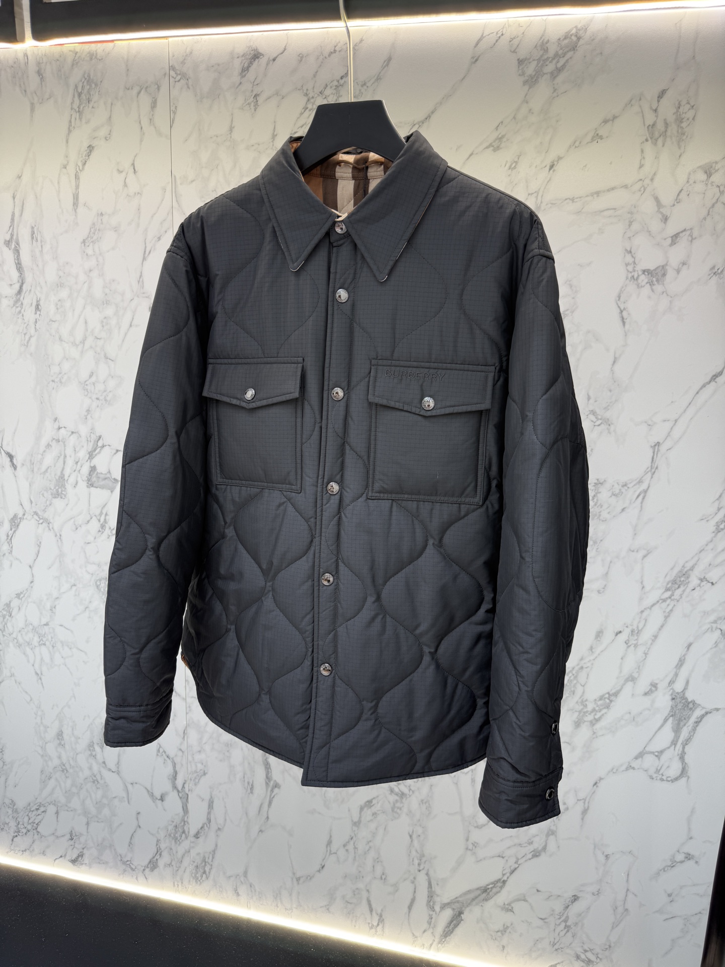 “Burberry 2025 Men’s Cotton Coat with Structural Cutting Changes – Price $1296” - 图片 5