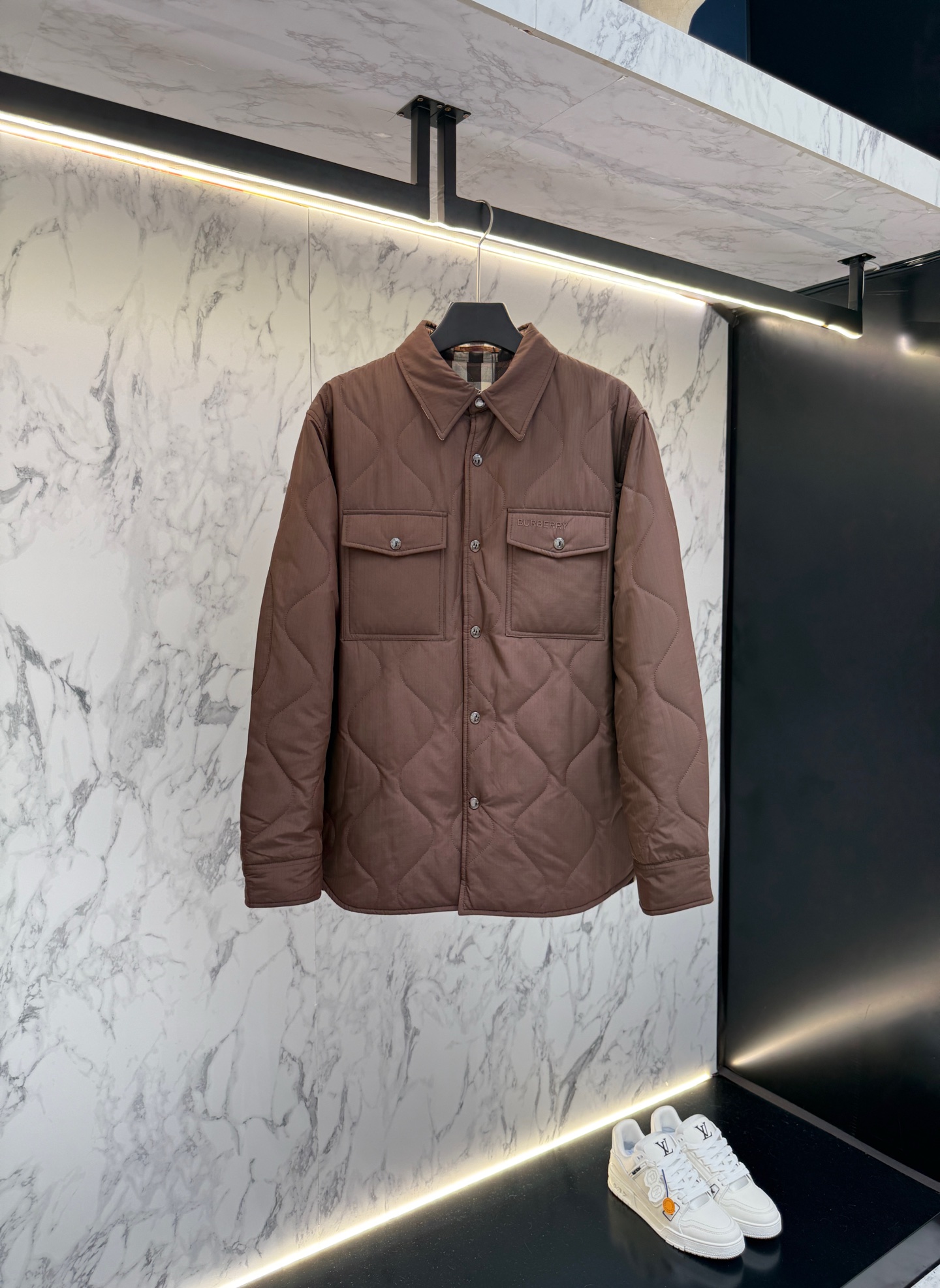 “Burberry 2025 Men’s Cotton Coat: Latest Fashion Designer Structural Cutting Changes and Multi-Level Dress Trends” - 图片 1