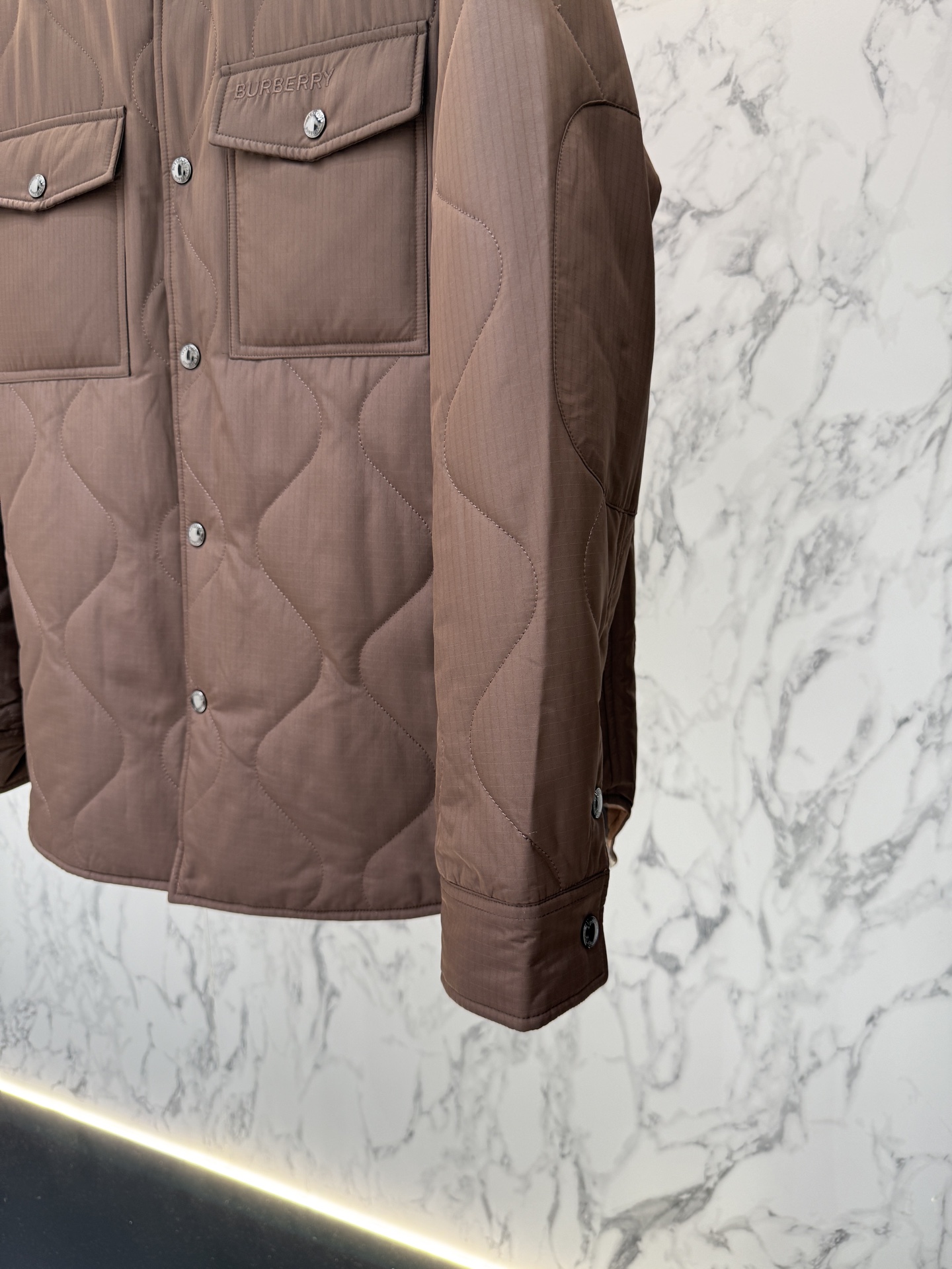 “Burberry 2025 Men’s Cotton Coat: Latest Fashion Designer Structural Cutting Changes and Multi-Level Dress Trends” - 图片 7