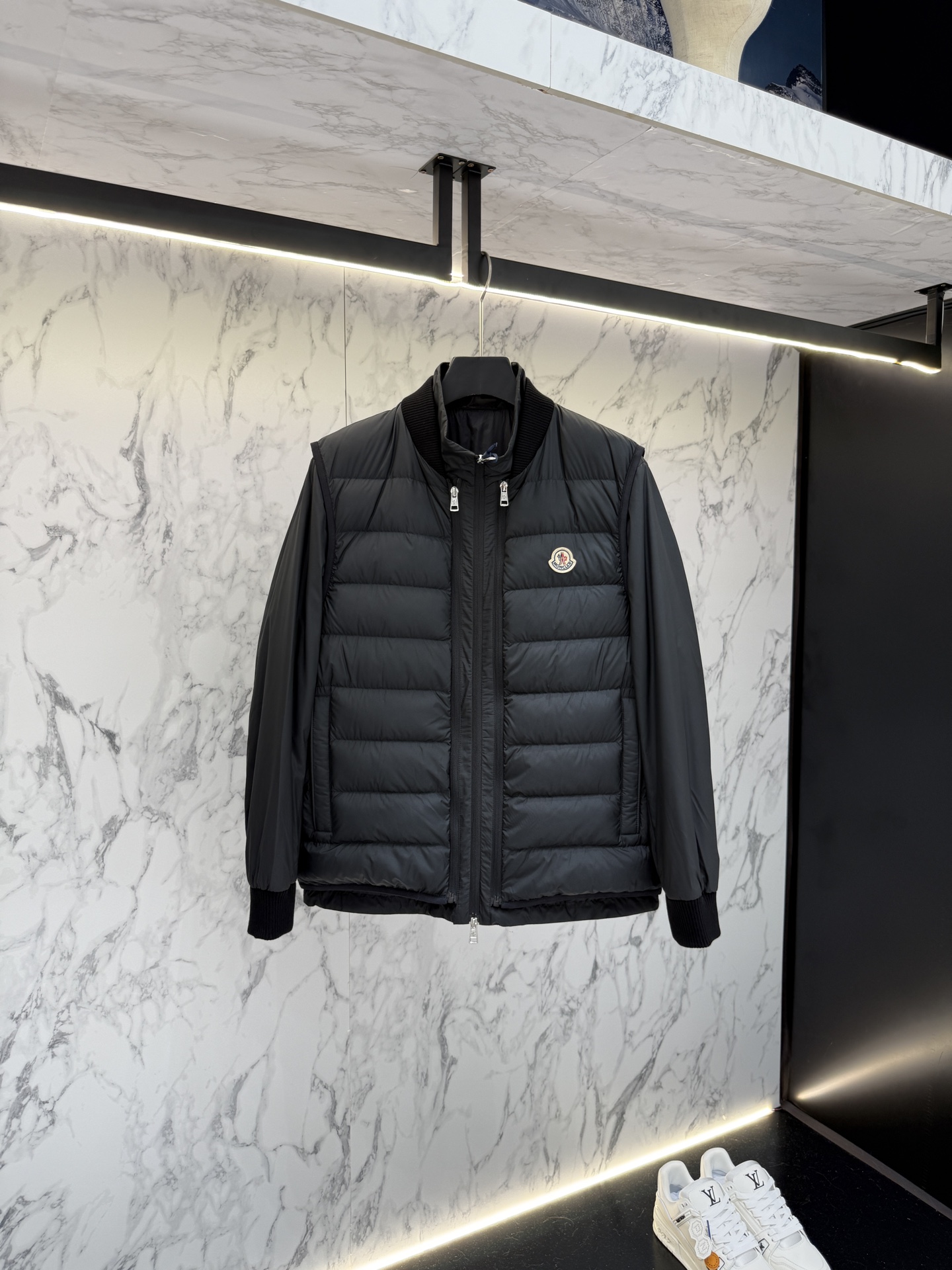 NO:501623,The latest fashion designer down jacket for the Moncler down jacket. The details show the craftsmanship and the design changes of high-end structural tailoring are everywhere to show the diverse image changes of men, slim and neat, tailoring, and meet the popular multi-layered outfits nowadays, and the versatile style of life. R8062 digits 12345,,jackets & coats,down jacket,alexander wang19860909放货价 Moncler 羽绒服最新款时尚设计师款羽绒外套.处处细节显工艺足够的高级结构性剪裁的设计改变来展现男士多样的形象变化,修身利落、剪裁合体,满足时下正流行的多层次穿搭,生活百搭款式 R8062 码数12345,,jackets & coats,down jacket,alexander wang,Men's clothing