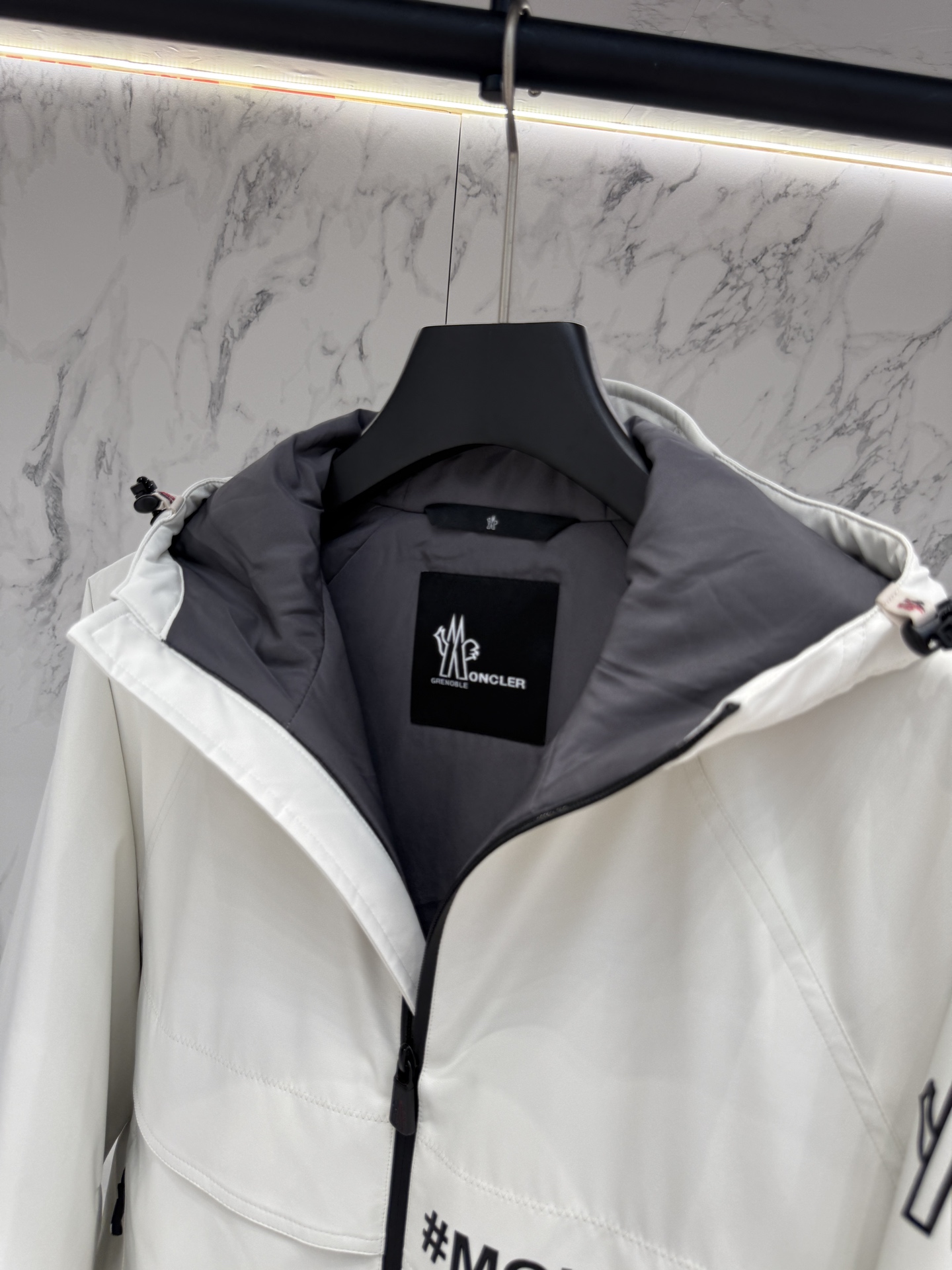 “Moncler Autumn 2025 Designer Jacket Release: Advanced Design for Diverse Style” - 图片 7