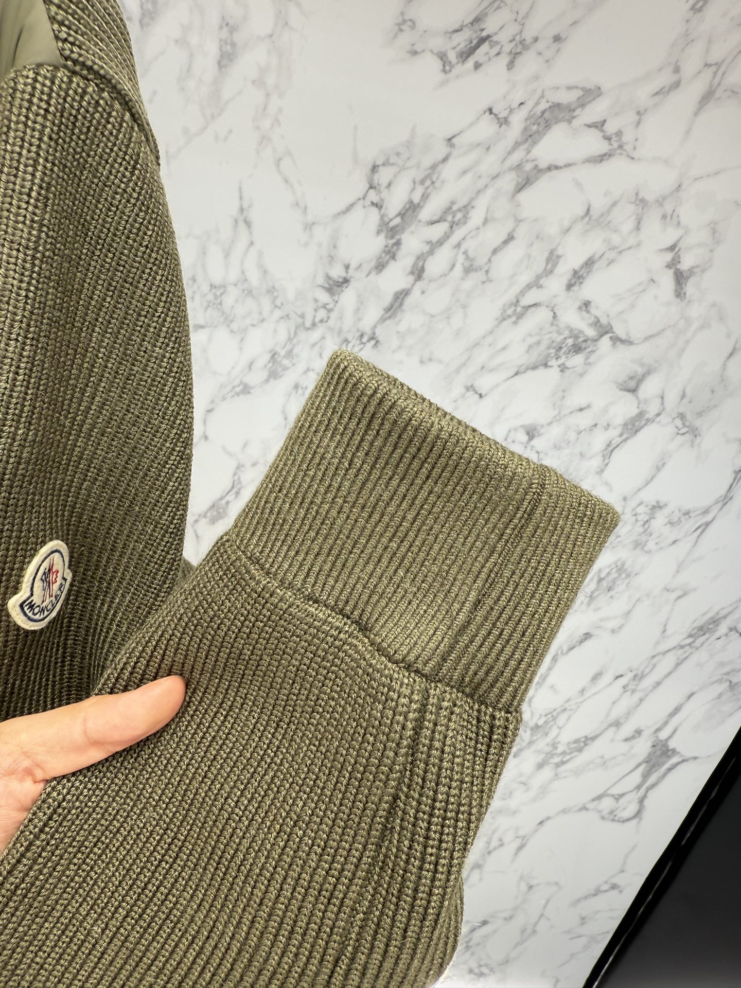 Title: Moncler 2025 Fashion Coats Offer Price $1320, Men’s Diverse Image Changes, Cut Edges, Multi-layered Design Details. - 图片 7