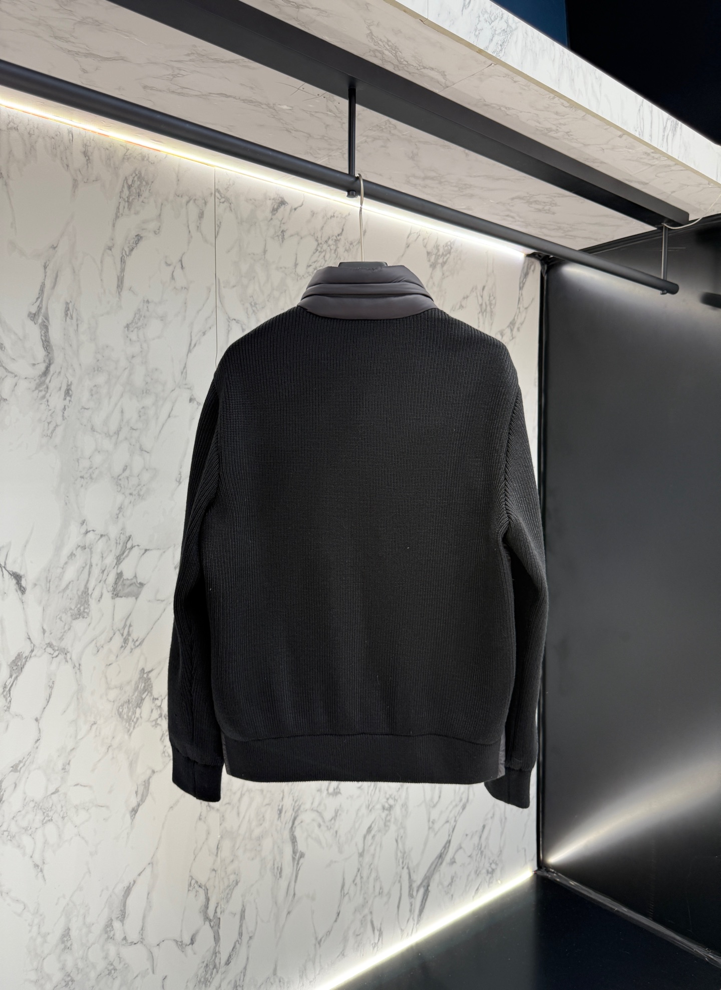 “Moncler 2025 Fashion Coats: Men’s Diverse Image Changes and Trendy Design Details” - 图片 9