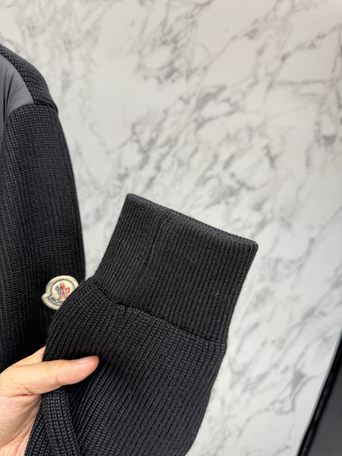 “Moncler 2025 Fashion Coats: Men’s Diverse Image Changes and Trendy Design Details” - 图片 6