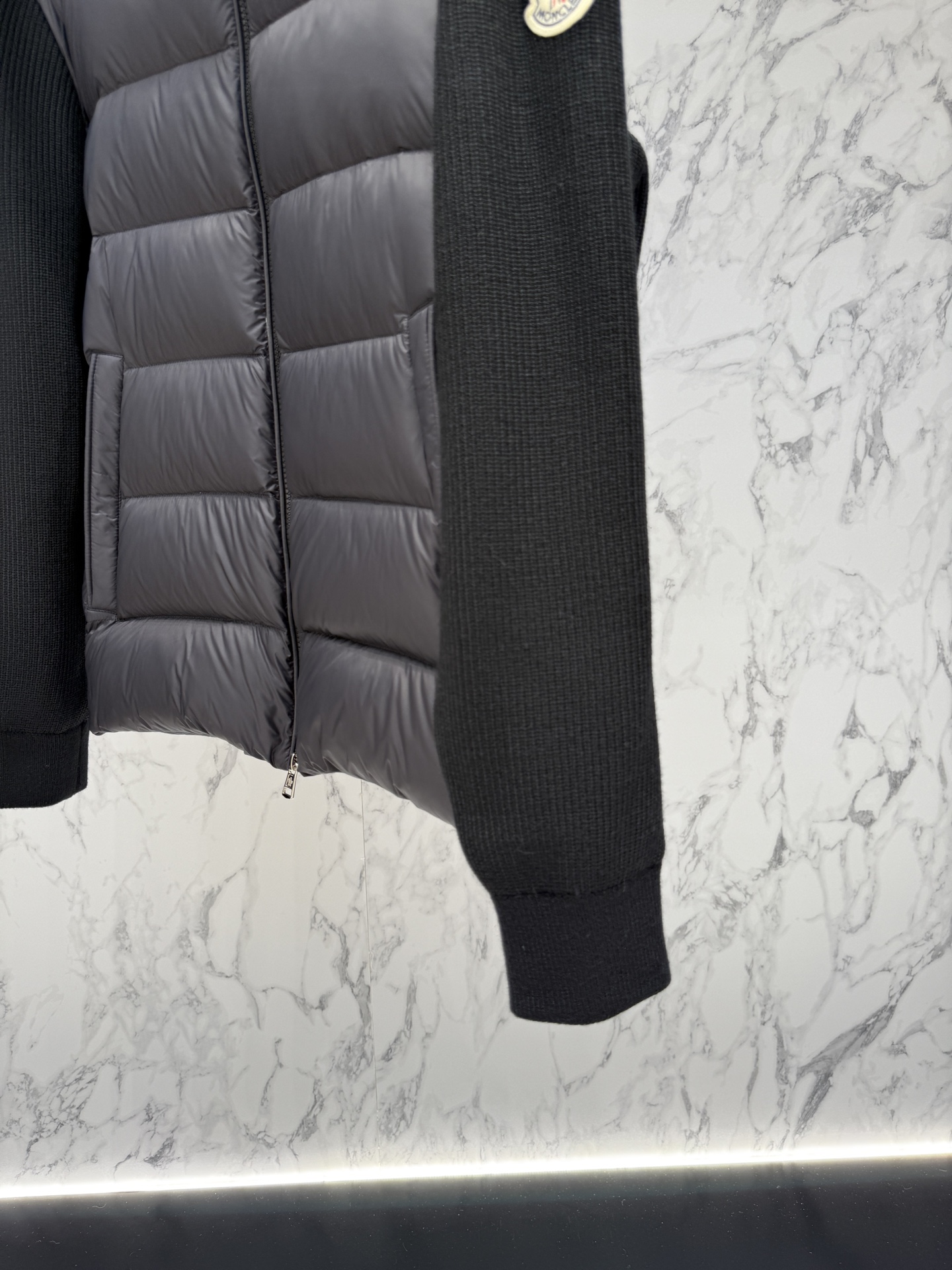 “Moncler 2025 Fashion Coats: Men’s Diverse Image Changes and Trendy Design Details” - 图片 4