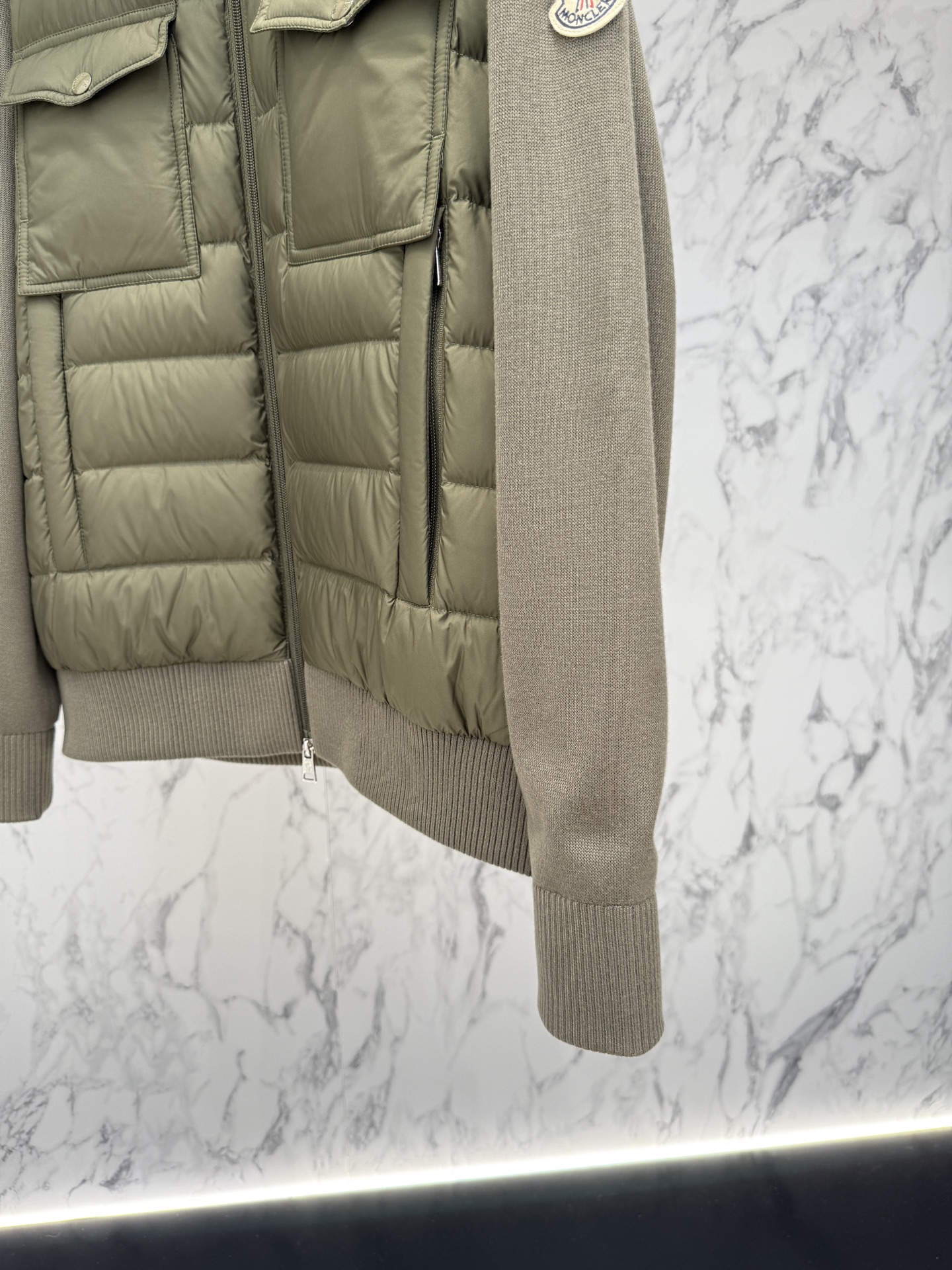 “Moncler Fashion Designer 2025 Coats at $1296 with Detailed Sophisticated Cuts” - 图片 4
