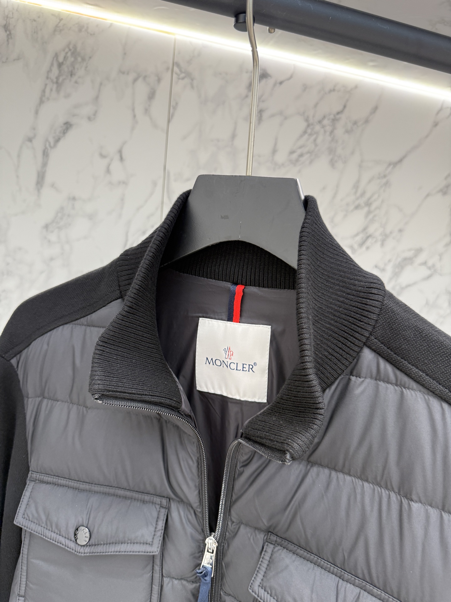 “Moncler 2025 Fashion Coats: Detailed Designs for Men’s Trendy and Popular Style | Price $1296” - 图片 3