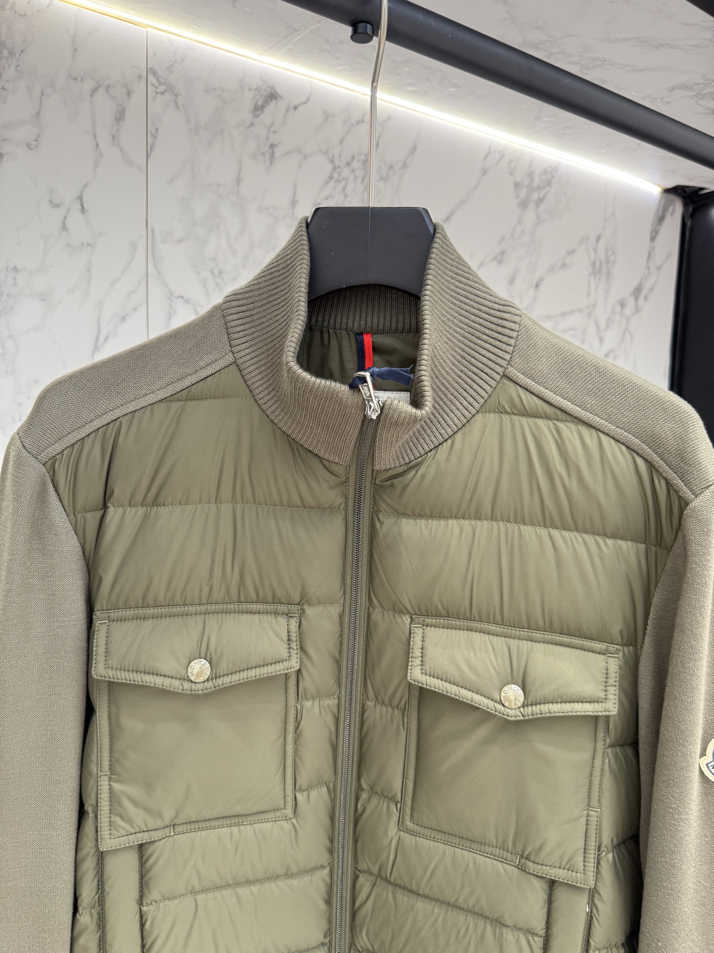 “Moncler Fashion Designer 2025 Coats at $1296 with Detailed Sophisticated Cuts” - 图片 6