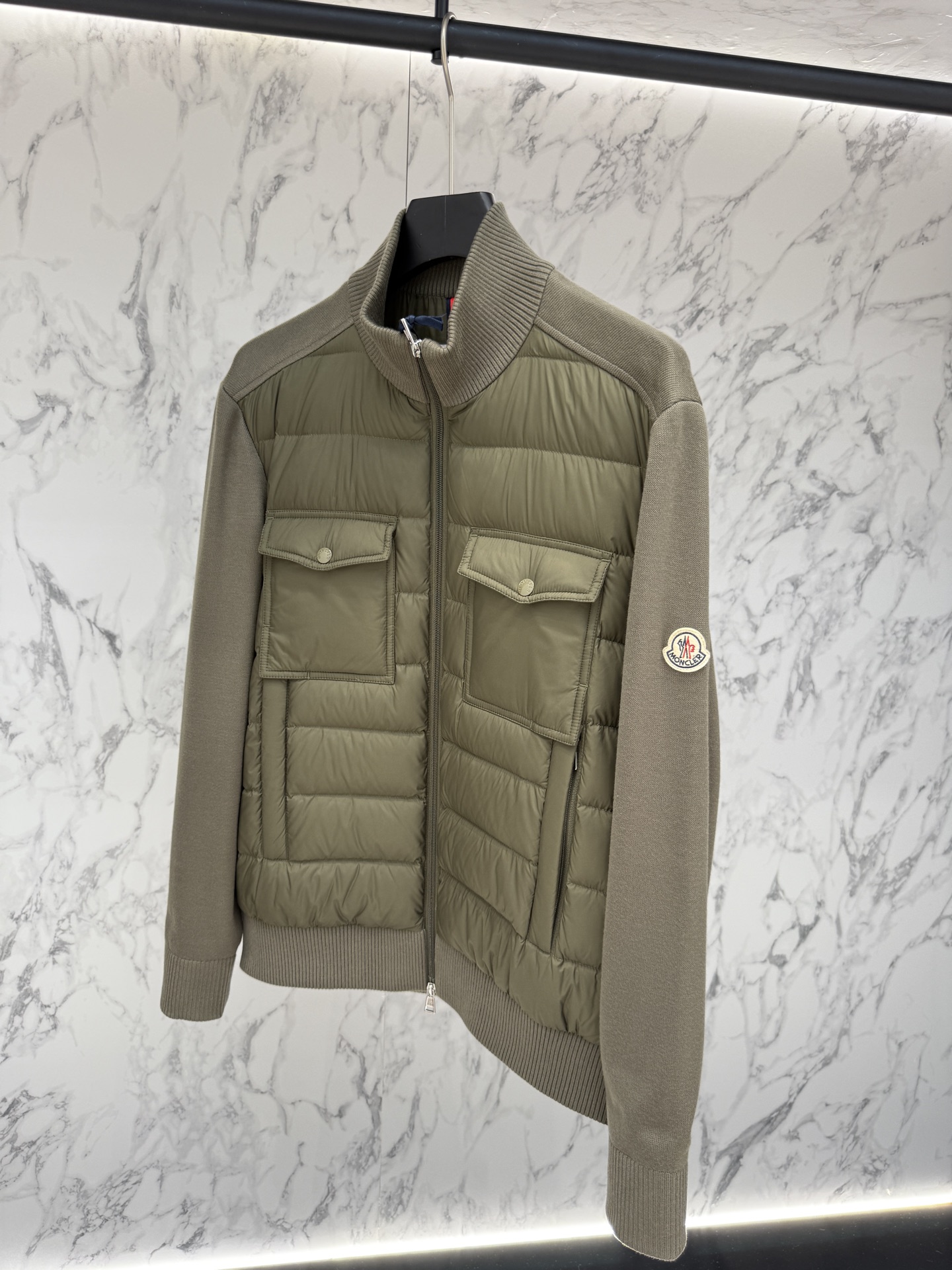 “Moncler Fashion Designer 2025 Coats at $1296 with Detailed Sophisticated Cuts” - 图片 5