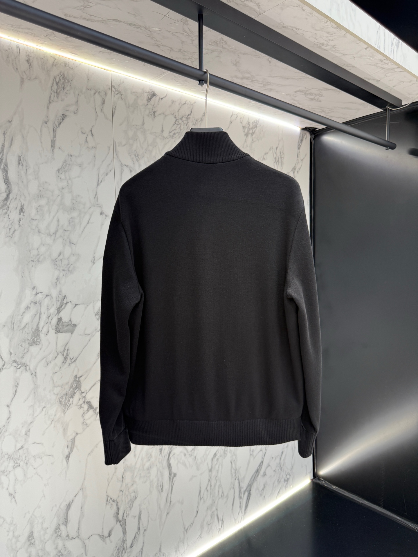 “Moncler 2025 Fashion Coats: Detailed Designs for Men’s Trendy and Popular Style | Price $1296” - 图片 9