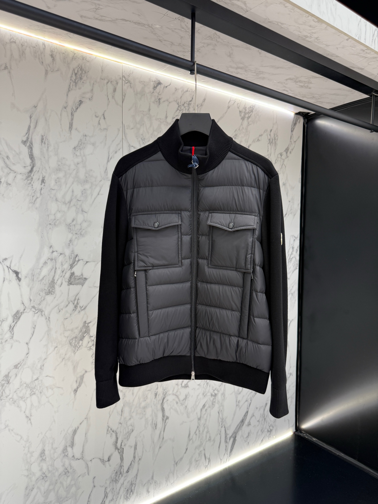 “Moncler 2025 Fashion Coats: Detailed Designs for Men’s Trendy and Popular Style | Price $1296” - 图片 1