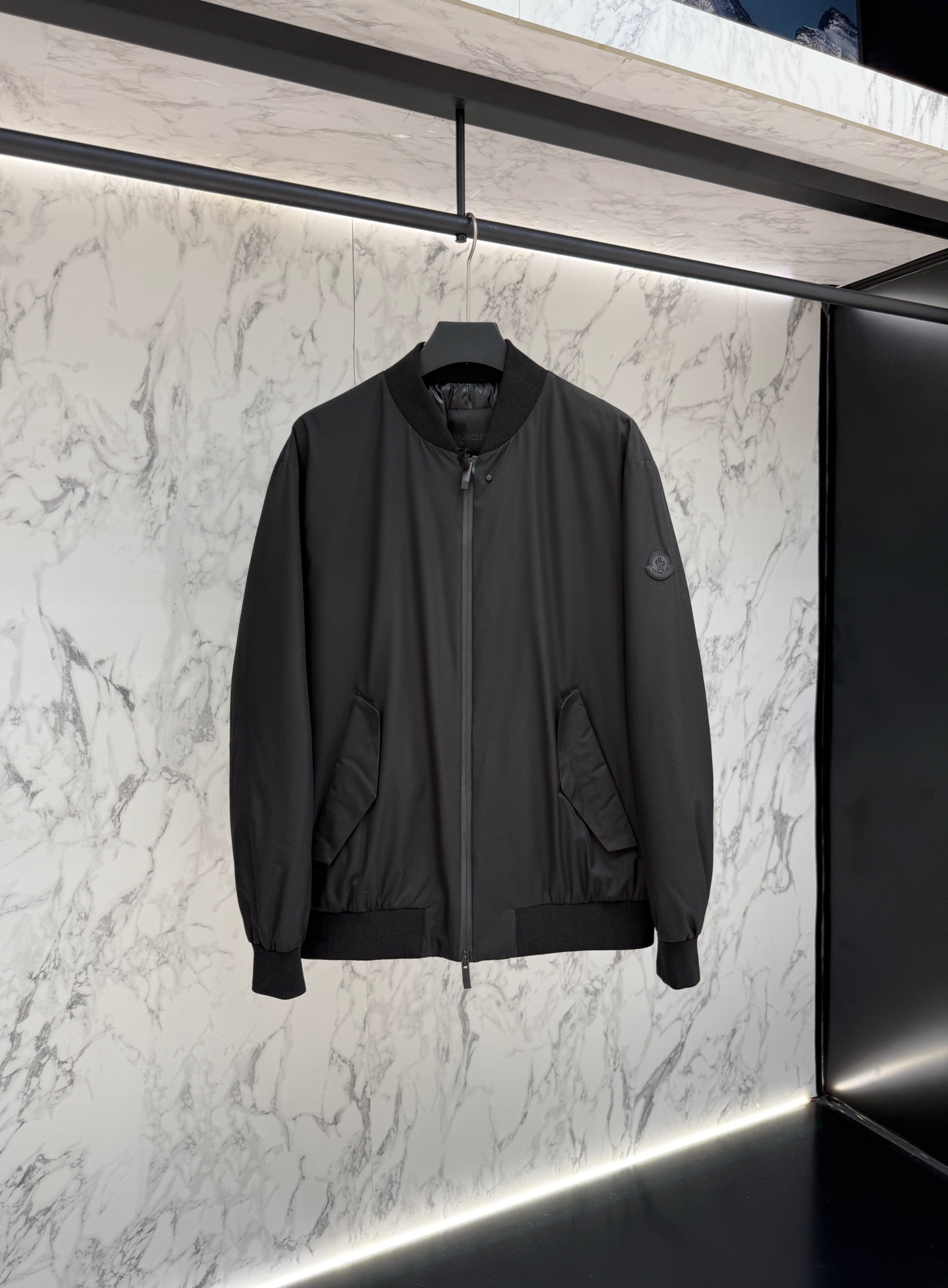 “2025 Moncler Designer Fashion Coat with Diverse Image and Multilayer Design – Price Offer 1236” - 图片 1