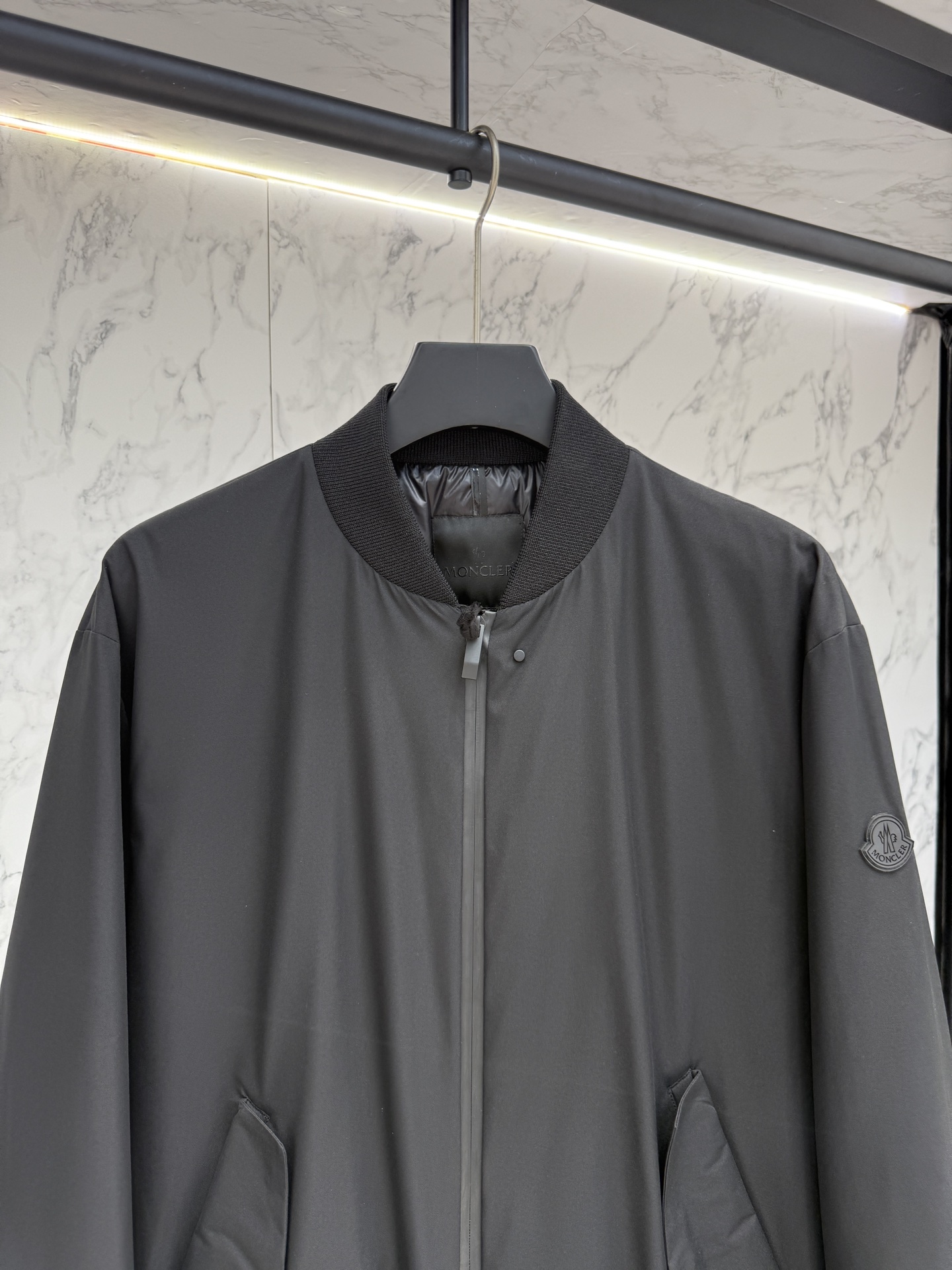 “2025 Moncler Designer Fashion Coat with Diverse Image and Multilayer Design – Price Offer 1236” - 图片 4