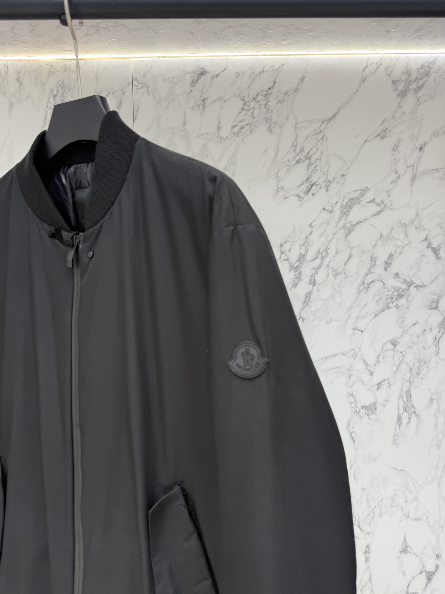 “2025 Moncler Designer Fashion Coat with Diverse Image and Multilayer Design – Price Offer 1236” - 图片 2