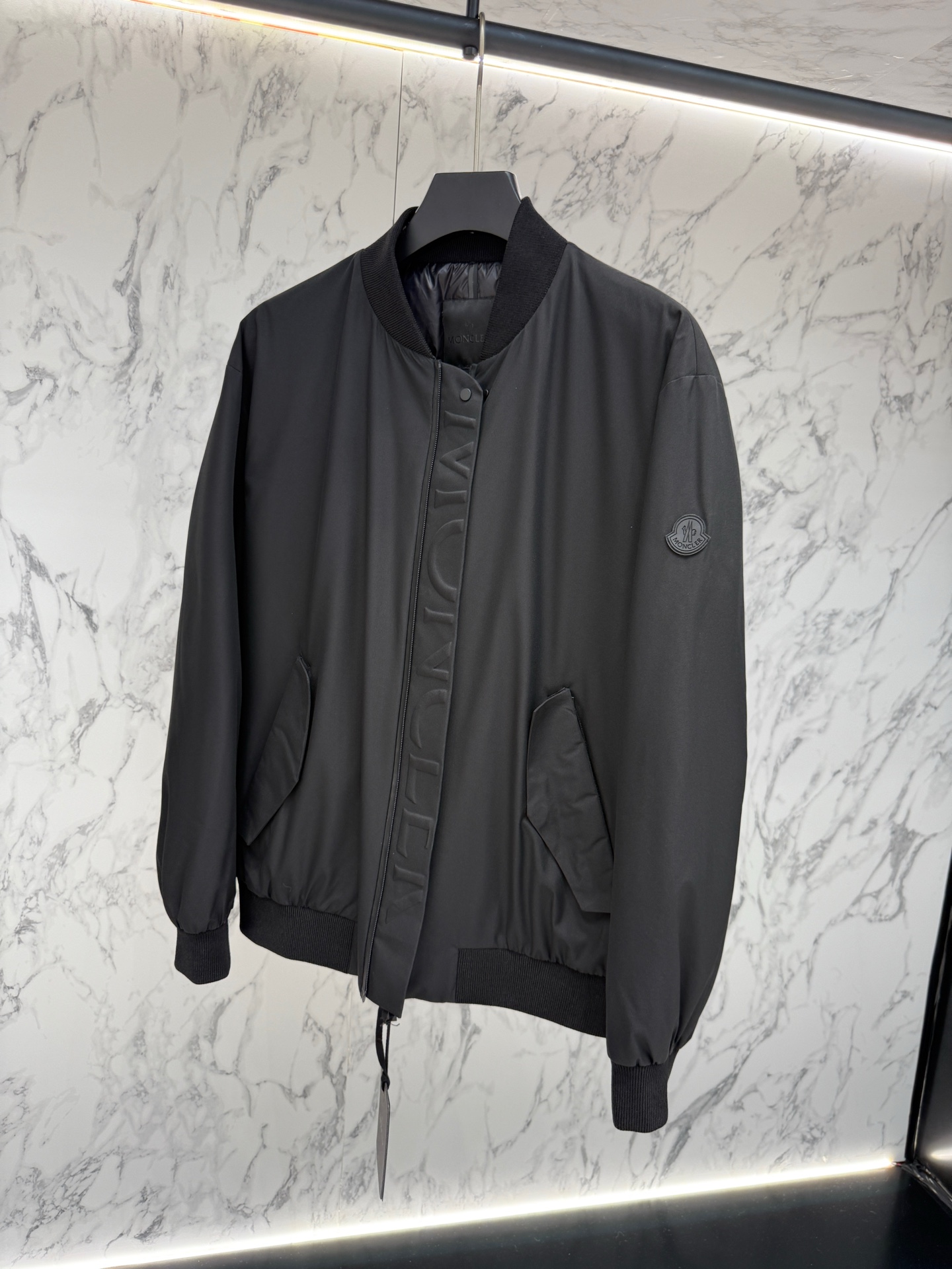 “2025 Moncler Designer Fashion Coat with Diverse Image and Multilayer Design – Price Offer 1236” - 图片 5
