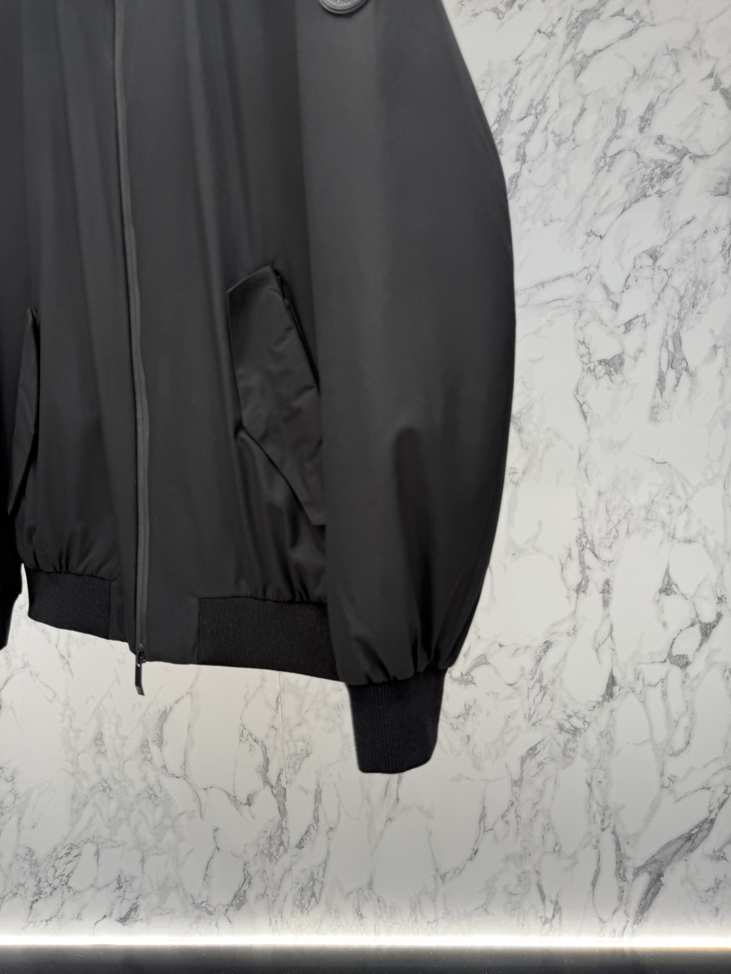 “2025 Moncler Designer Fashion Coat with Diverse Image and Multilayer Design – Price Offer 1236” - 图片 3