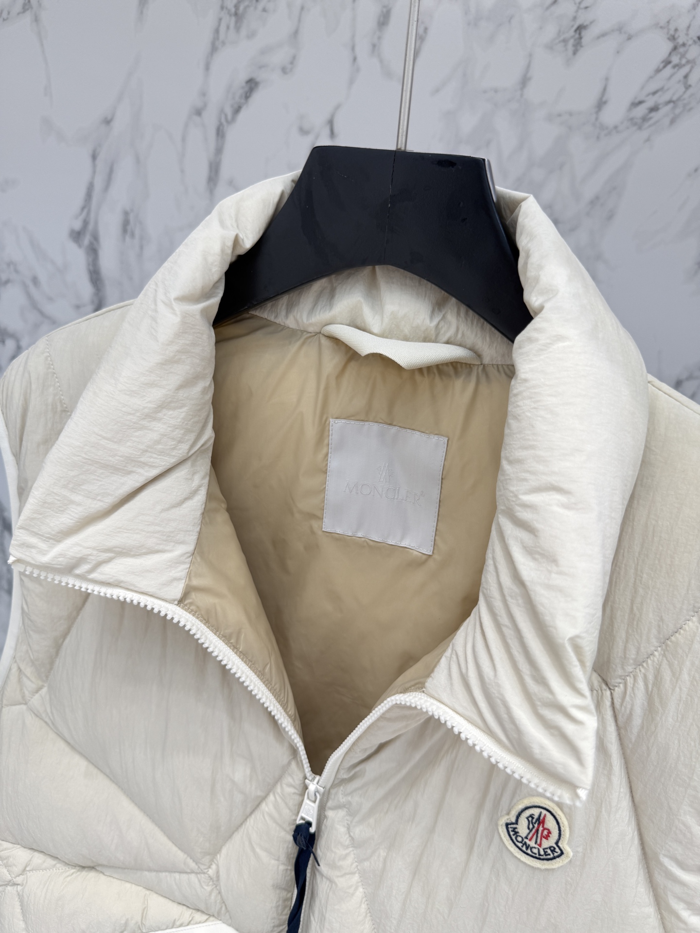 Moncler Designer’s Fashion Clothes 2025: Diverse Image and Structural Cuts for Men – Price $1236 - 图片 7