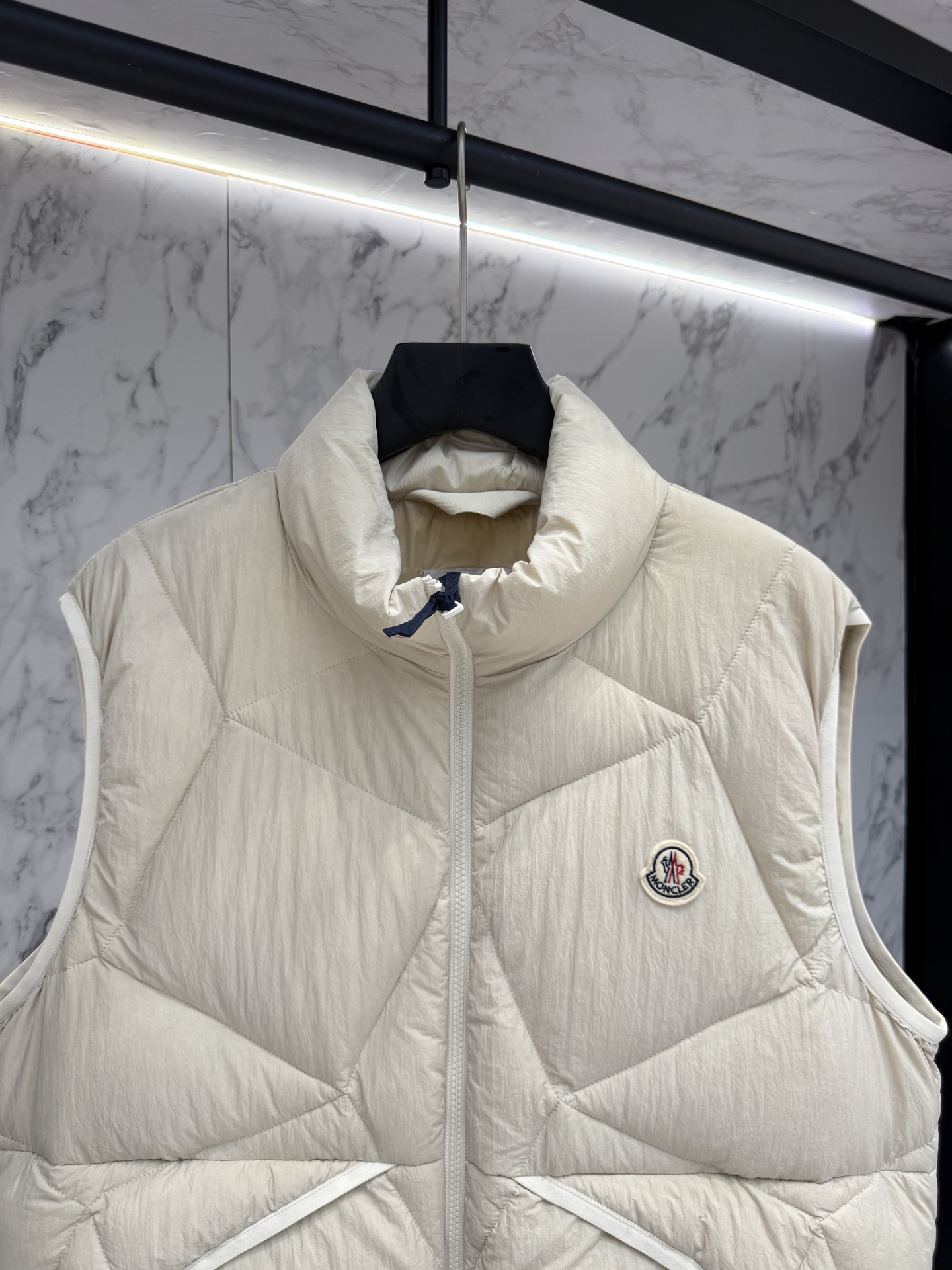 Moncler Designer’s Fashion Clothes 2025: Diverse Image and Structural Cuts for Men – Price $1236 - 图片 3