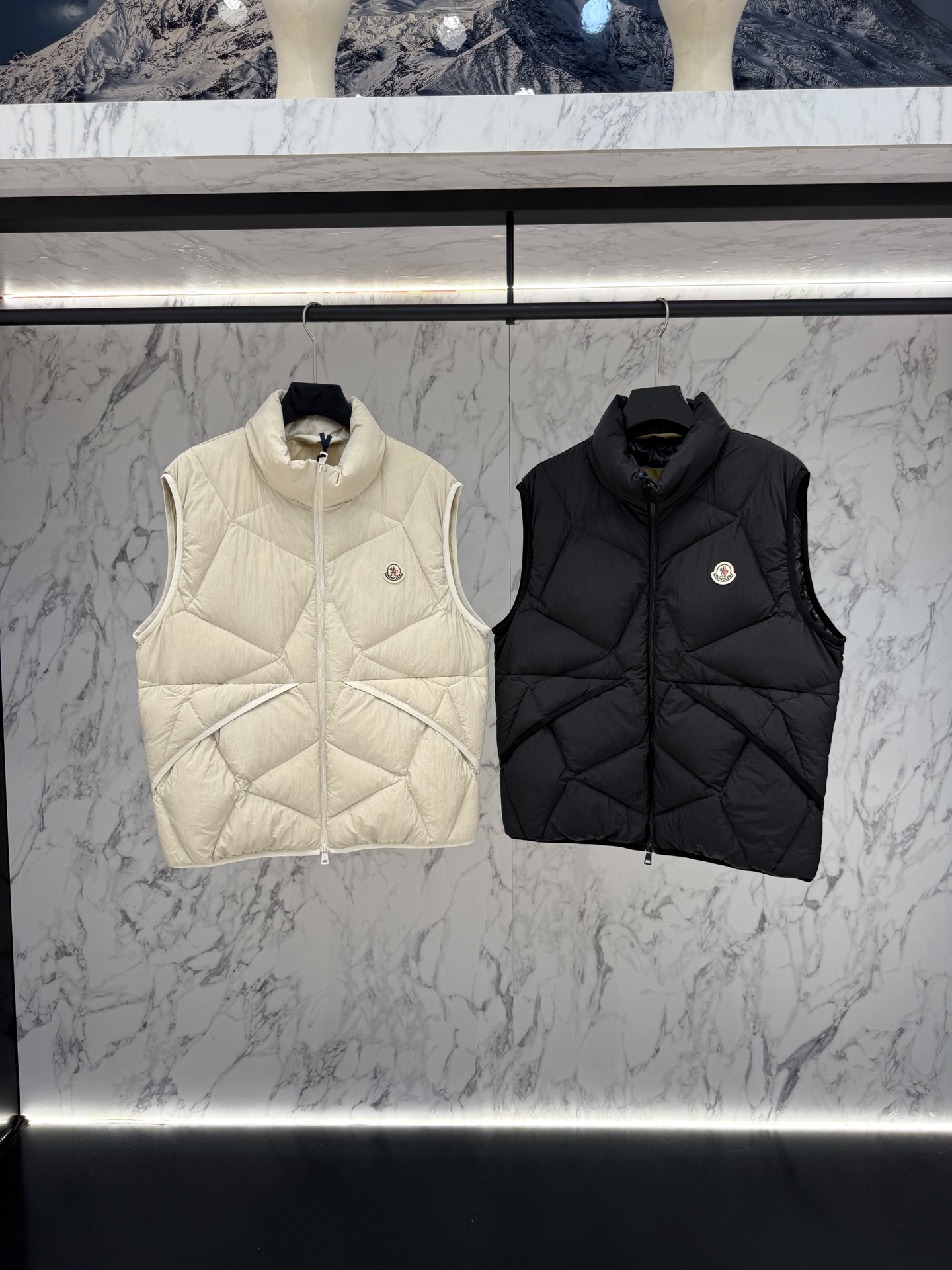 Moncler Designer’s Fashion Clothes 2025: Diverse Image and Structural Cuts for Men – Price $1236 - 图片 2