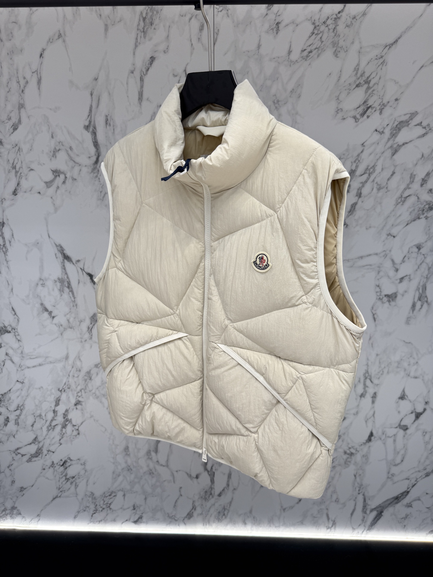 Moncler Designer’s Fashion Clothes 2025: Diverse Image and Structural Cuts for Men – Price $1236 - 图片 5