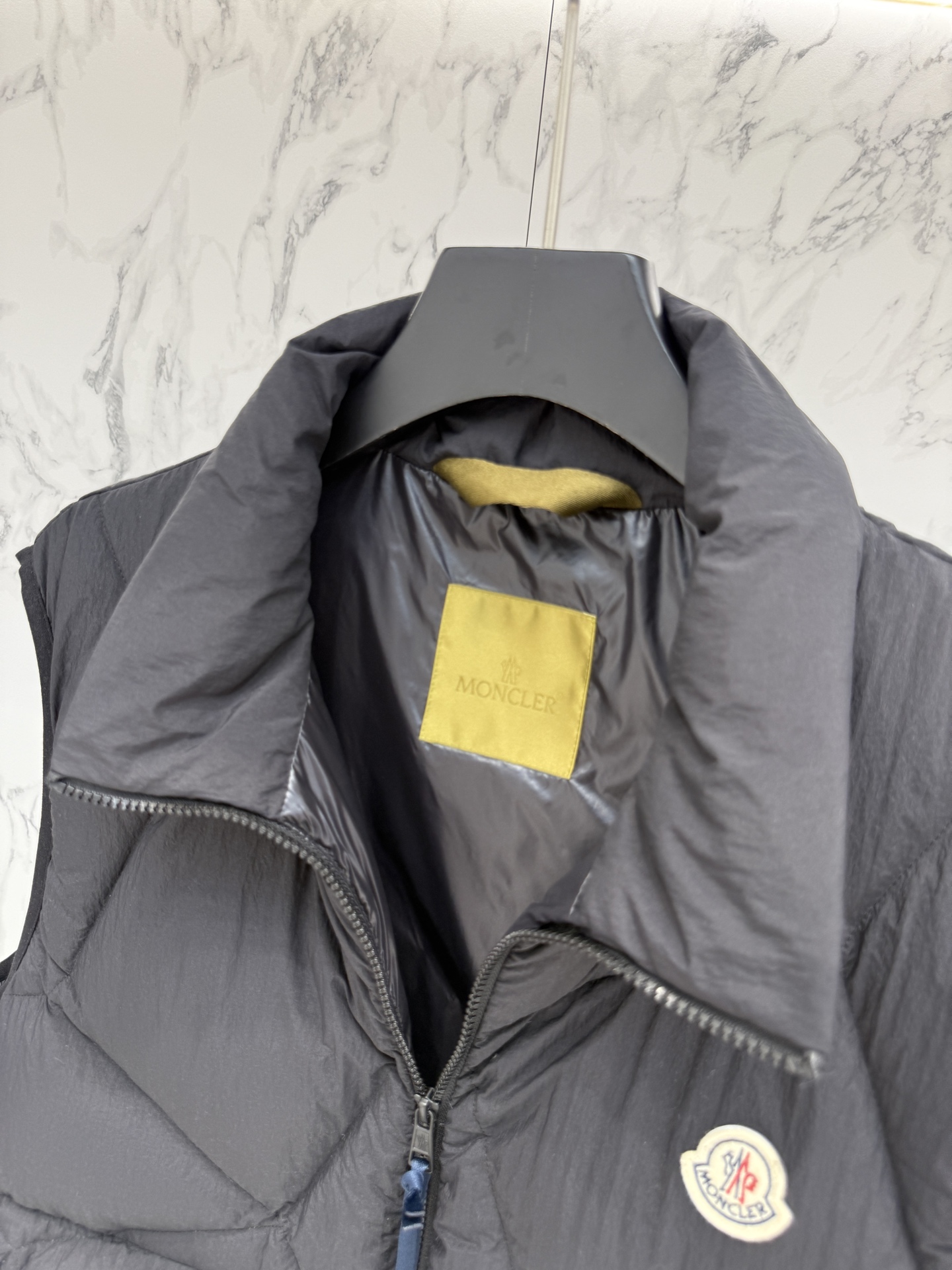 “Moncler Designer’s Fashion Clothes 2025: Detailed and Sophisticated Design Changes for Men” - 图片 7