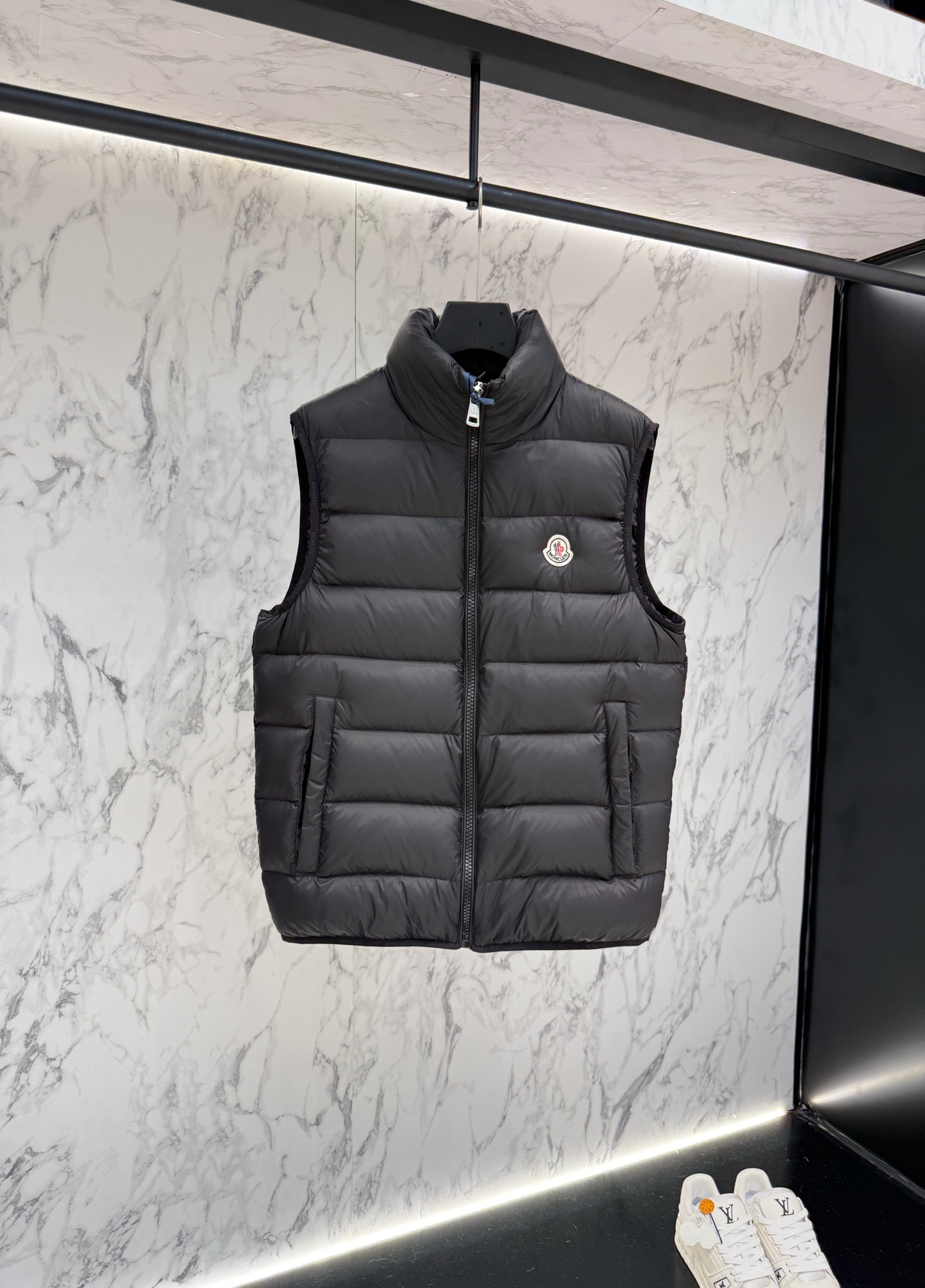 NO:520616,New product Moncler down jacket 2025 latest fashion designer down jacket. Details show the design changes of high-end structural tailoring to show the diverse image changes of men, slim and neat, tailoring, meet the popular multi-layered outfits and versatile styles of life. Number of 12345,, jackets & coats, down jacket, alexander wang19860909新品 Moncler 羽绒服2025最新款时尚设计师款羽绒外套.处处细节显工艺足够的高级结构性剪裁的设计改变来展现男士多样的形象变化,修身利落、剪裁合体,满足时下正流行的多层次穿搭,生活百搭款式 码数12345,,jackets & coats,down jacket,alexander wang,Men's clothing