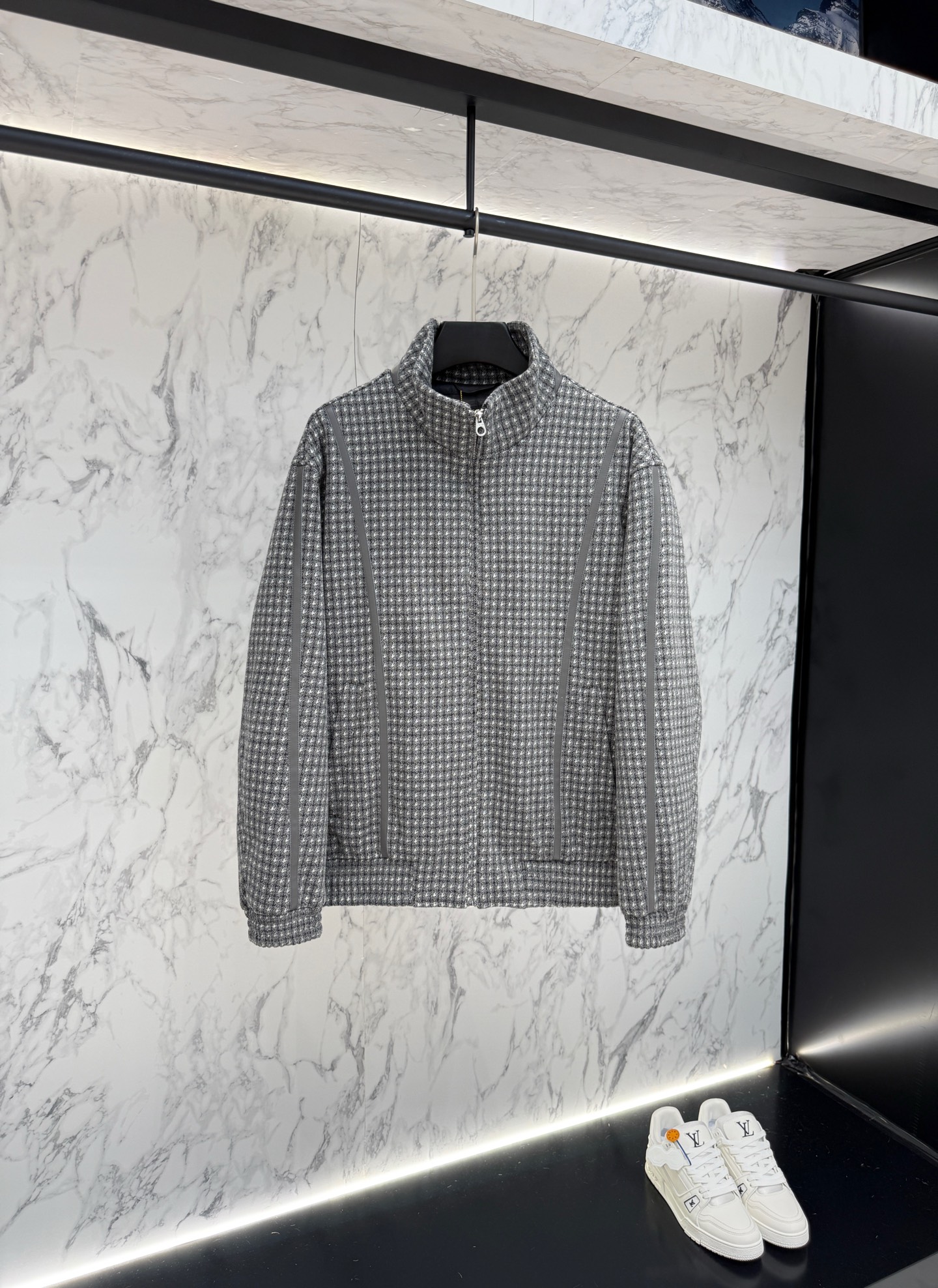 NO:520632,New product LP down jacket 2025 latest fashion designer down jacket. Details show the design changes of high-end structural tailoring to show the diverse image changes of men, slim and neat, tailoring, meet the popular multi-layered outfits nowadays, versatile styles of life w:8586 48-56, loro piano, jackets & coats, down jacket, alexander wang19860909新品 LP 羽绒服2025最新款时尚设计师款羽绒外套.处处细节显工艺足够的高级结构性剪裁的设计改变来展现男士多样的形象变化,修身利落、剪裁合体,满足时下正流行的多层次穿搭,生活百搭款式 w:8586 码数48-56,,loro piana,jackets & coats,down jacket,alexander wang,Men's clothing